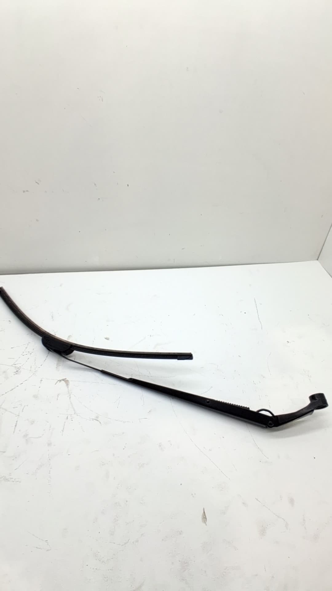 Brazo limpia delantero izquierdo TOYOTA YARIS CROSS