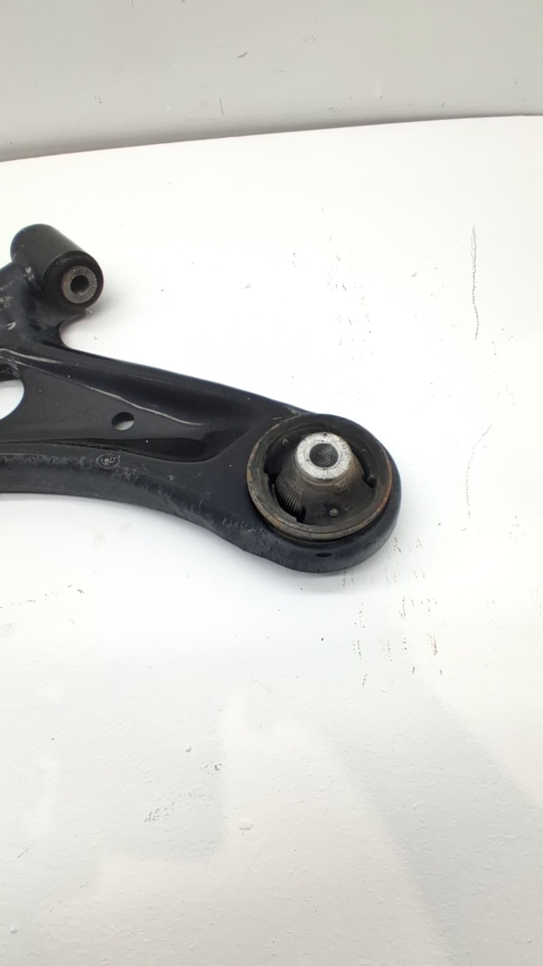 Brazo suspension inferior delantero izquierdo TOYOTA YARIS CROSS 3