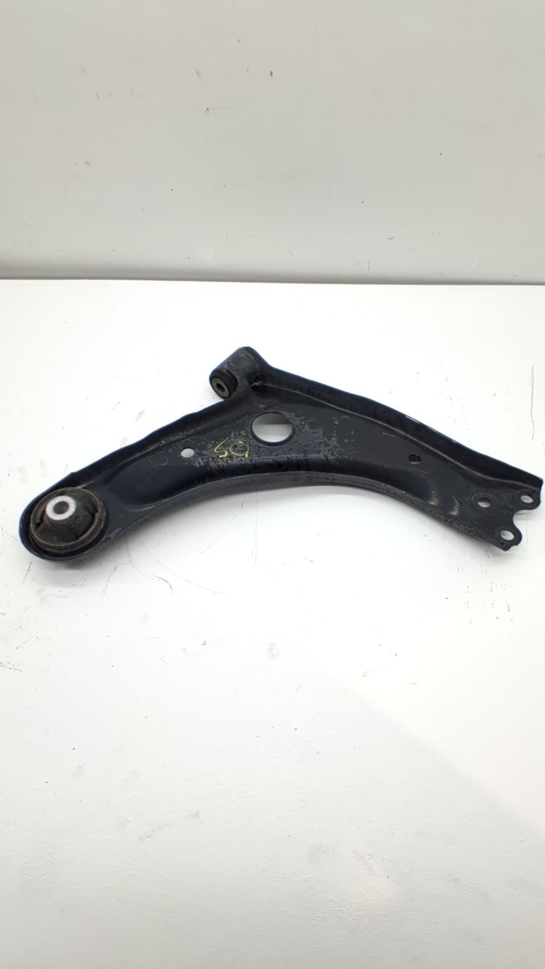 Brazo suspension inferior delantero izquierdo TOYOTA YARIS CROSS 2