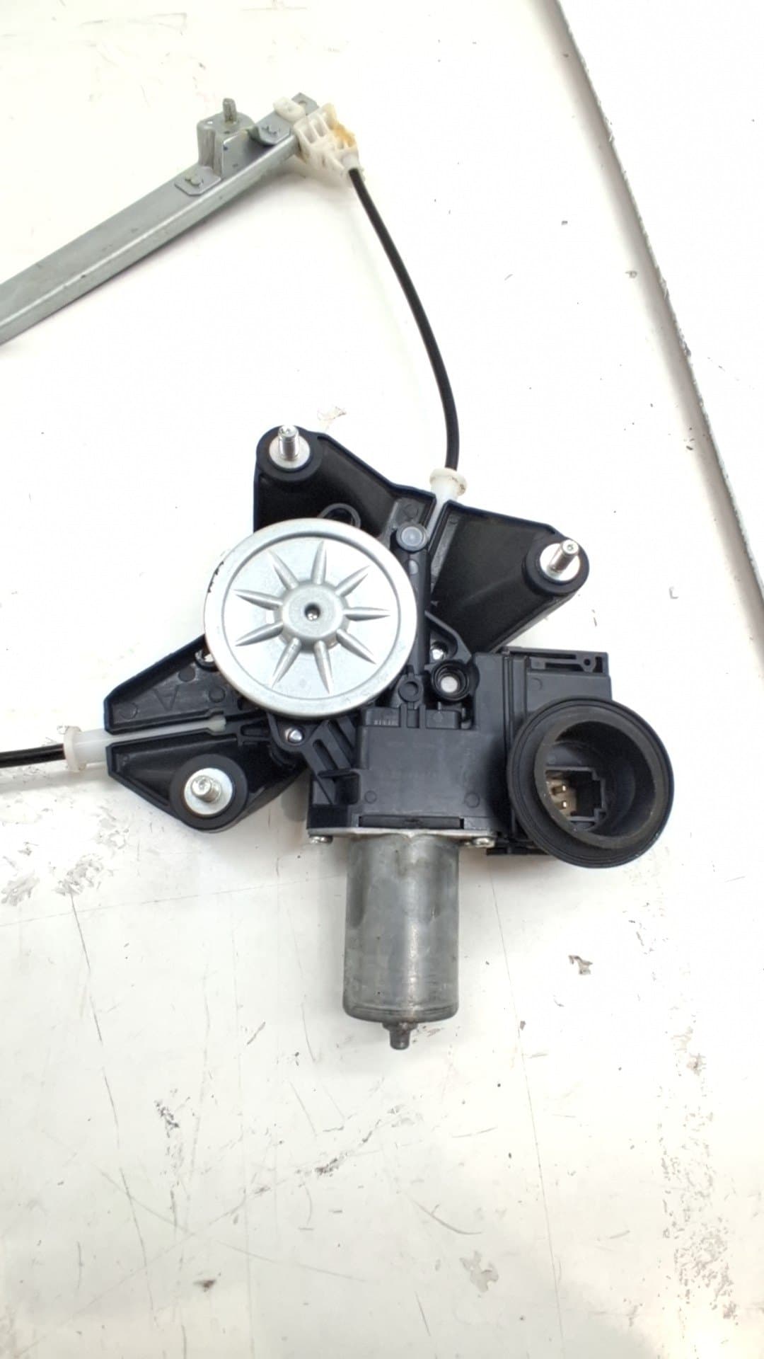 Elevalunas trasero derecho TOYOTA YARIS CROSS 3