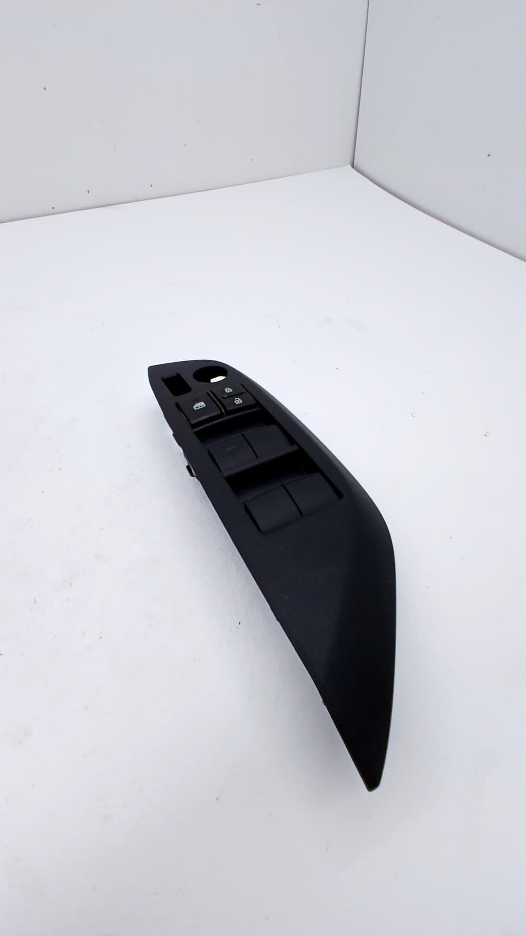 Mando elevalunas delantero izquierdo TOYOTA YARIS CROSS 4
