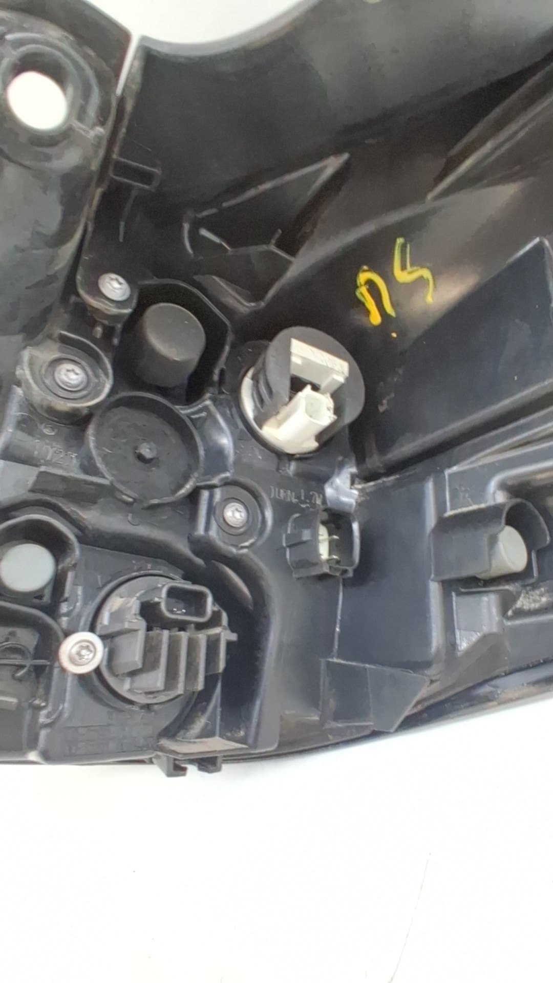 Piloto trasero izquierdo TOYOTA YARIS CROSS 2
