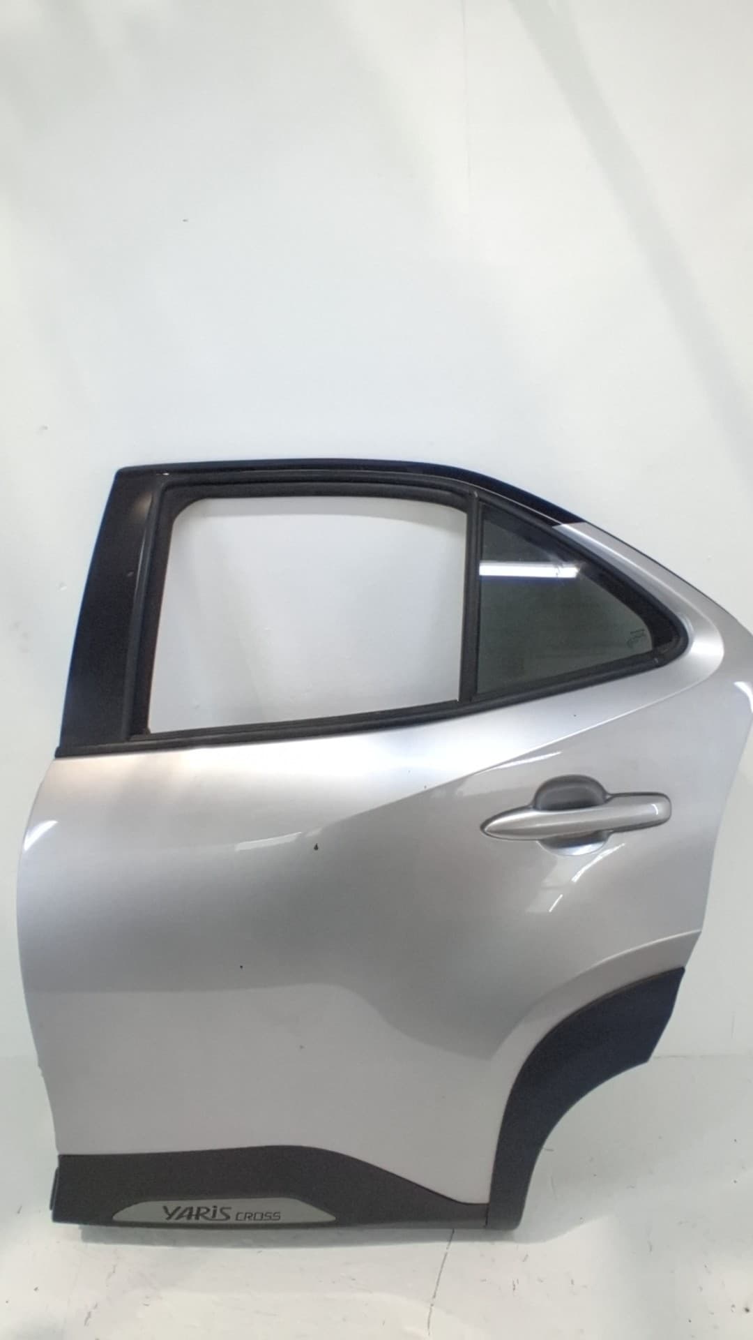 Puerta trasera izquierda TOYOTA YARIS CROSS