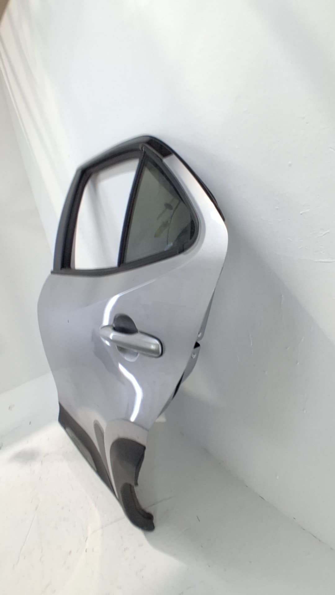 Puerta trasera izquierda TOYOTA YARIS CROSS 4