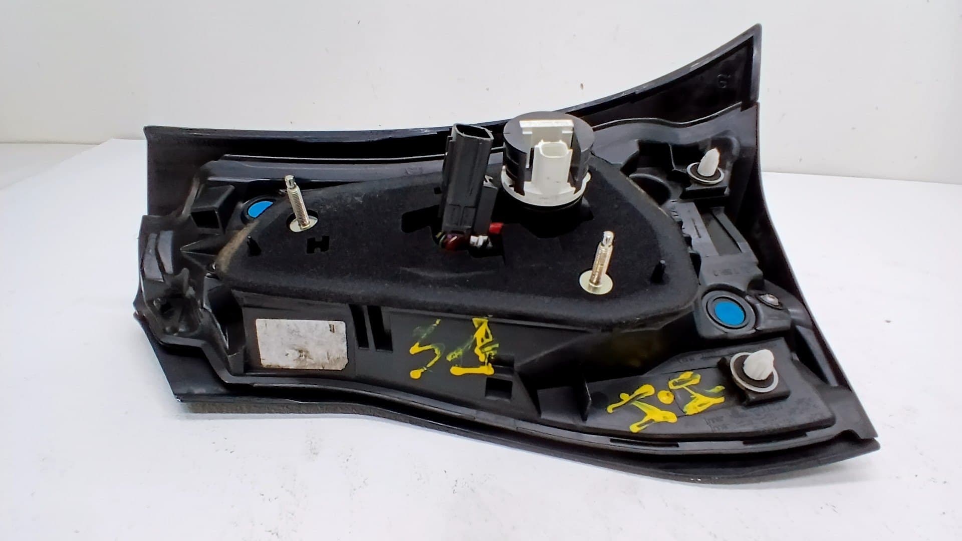 Piloto trasero izquierdo interior TOYOTA YARIS CROSS 4