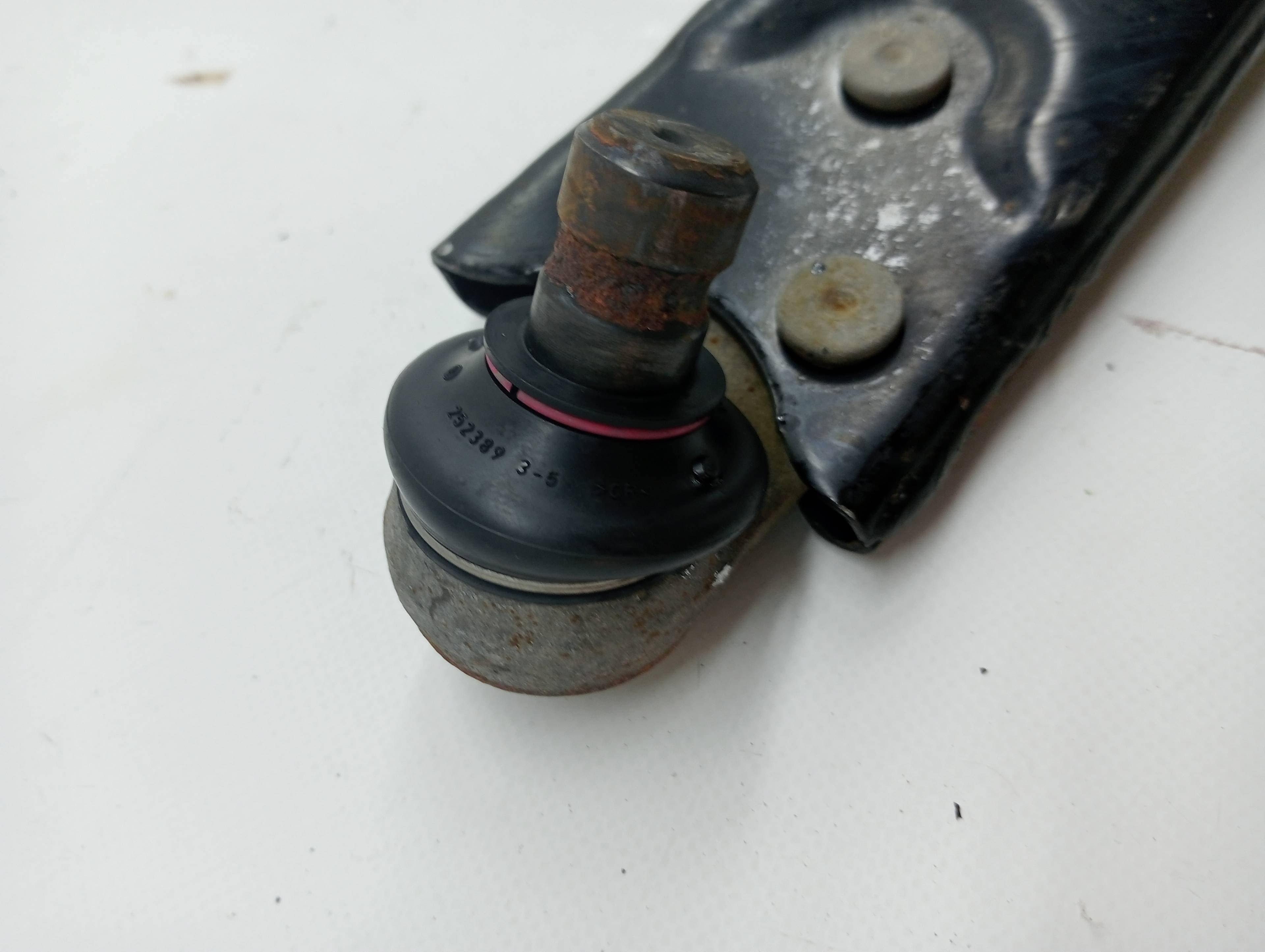 Brazo suspension inferior delantero derecho FORD FOCUS TURN 3