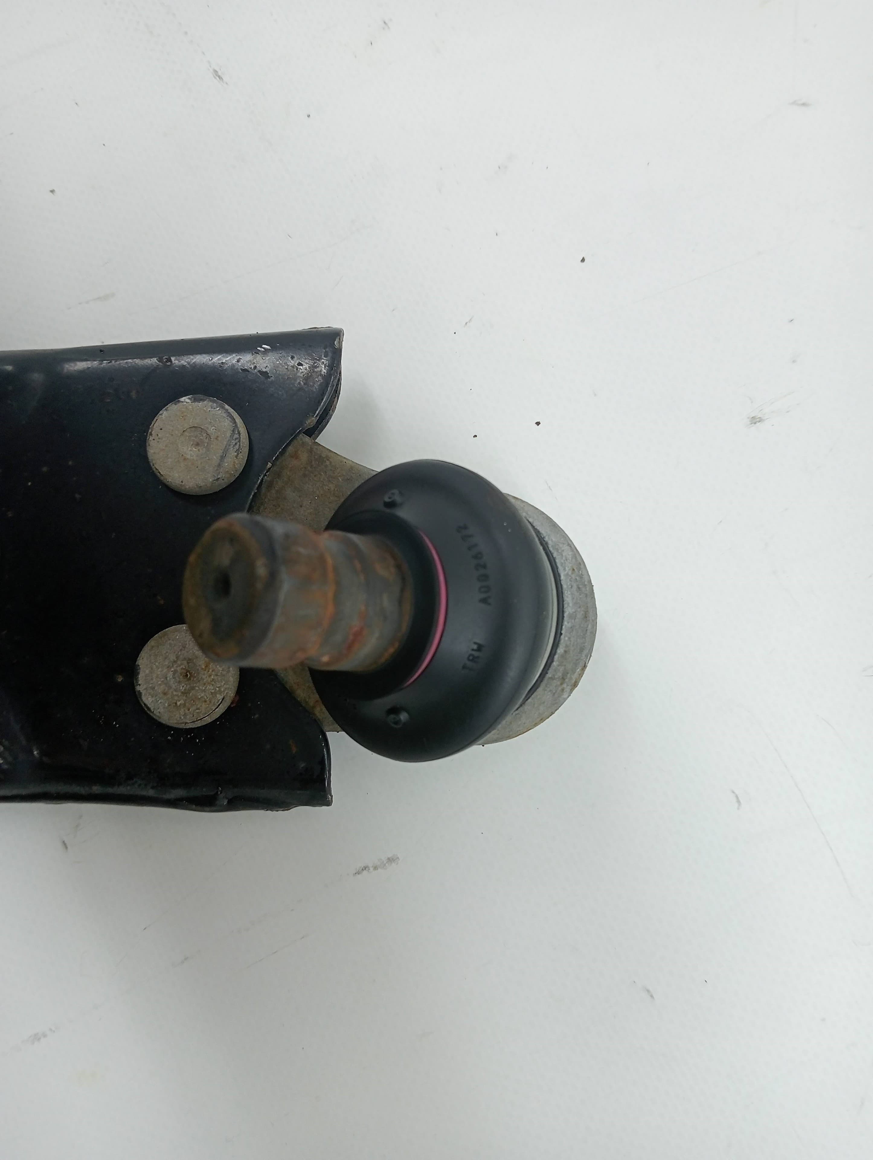 Brazo suspension inferior delantero izquierdo FORD FOCUS TURN 3