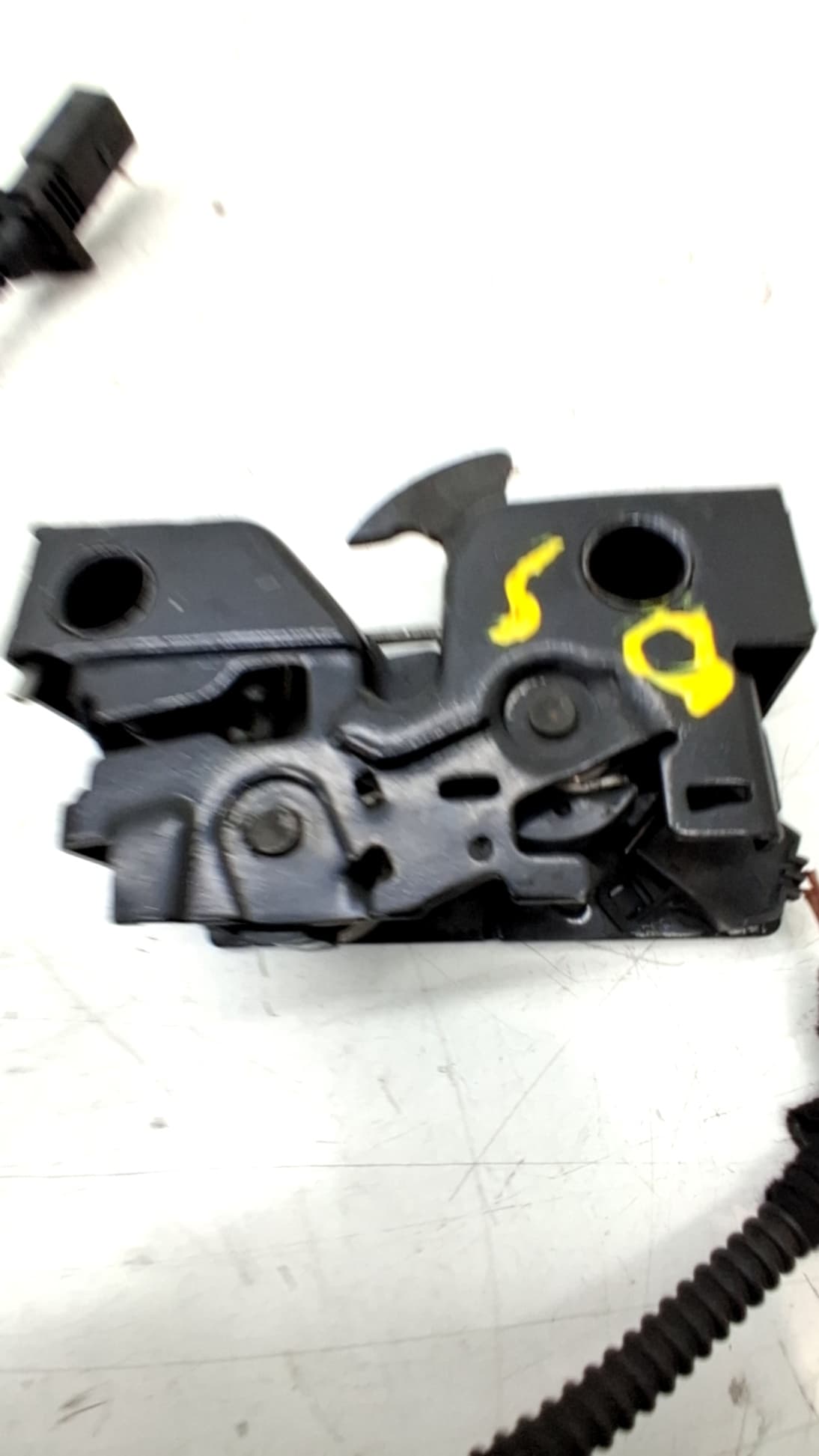 Cerradura capot VOLKSWAGEN PASSAT 3