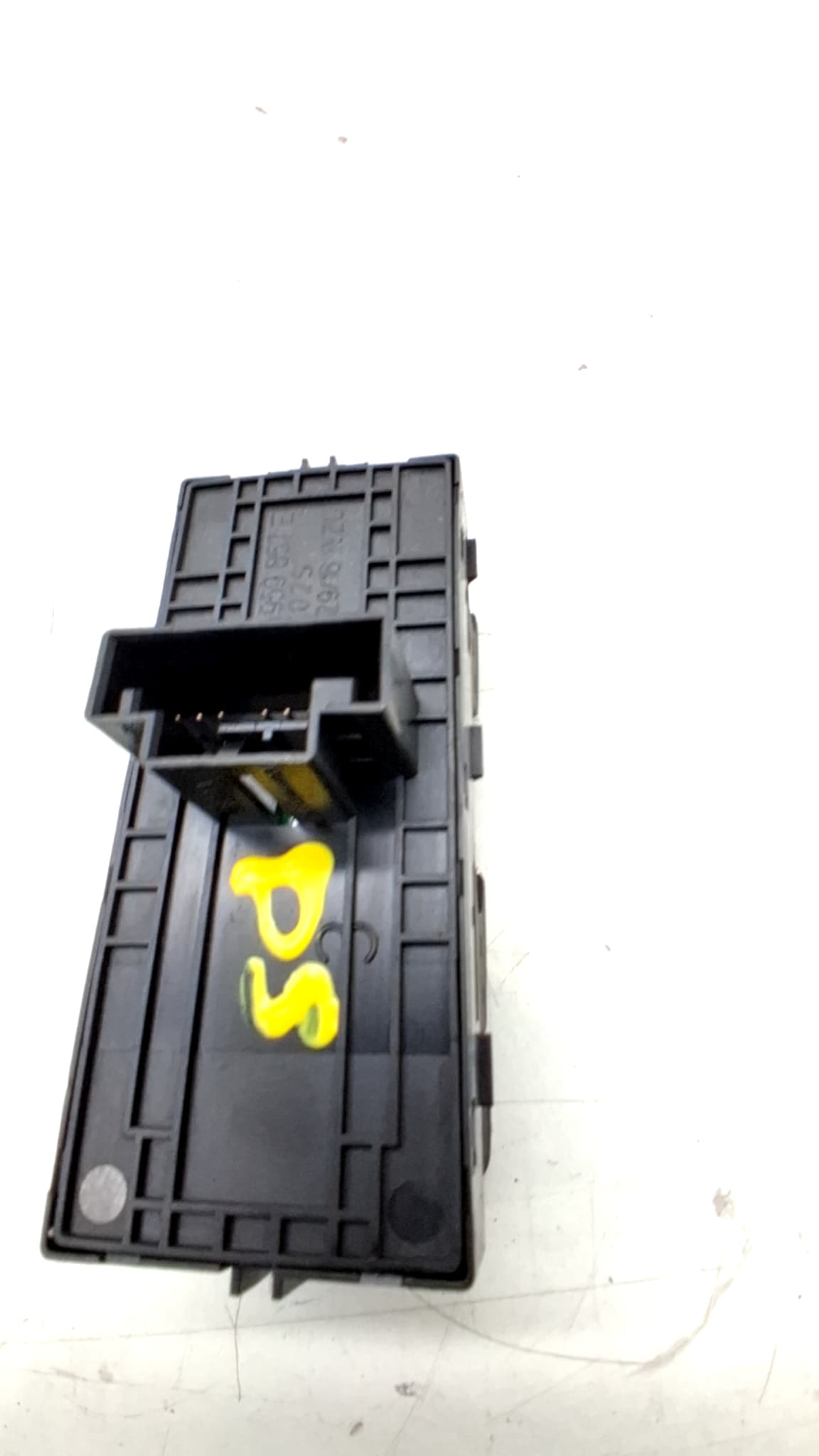 Mando elevalunas delantero izquierdo VOLKSWAGEN PASSAT 2