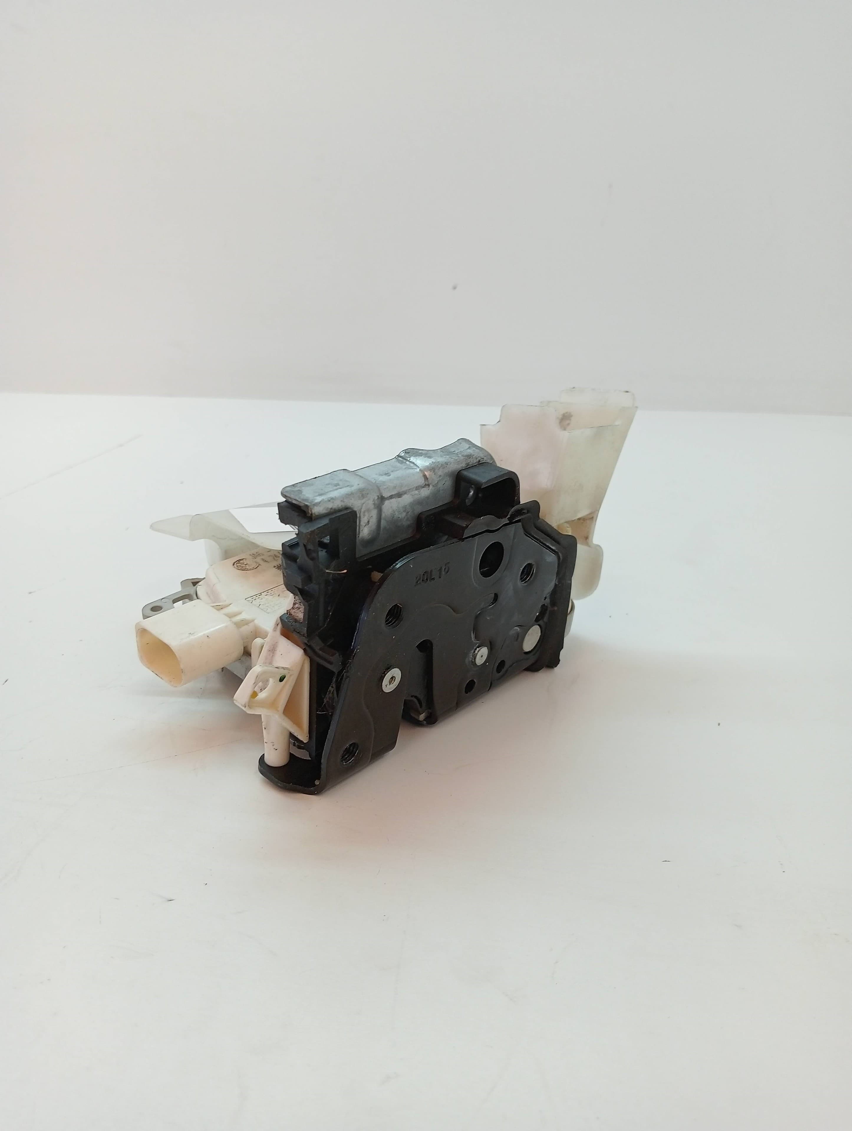 Cerradura puerta delantera izquierda AUDI Q3 (8UG) 3