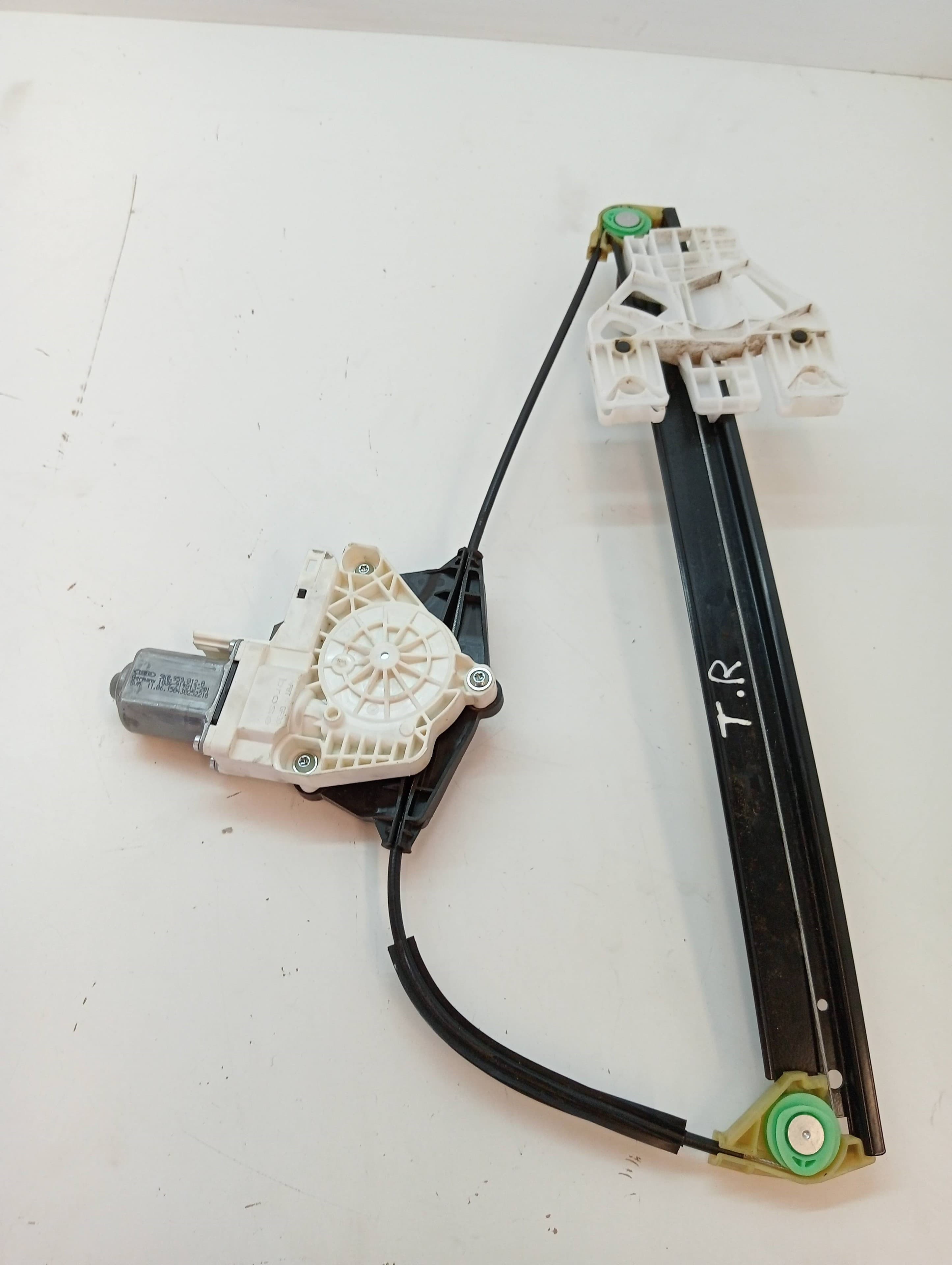 Elevalunas trasero derecho AUDI Q3 (8UG) 3