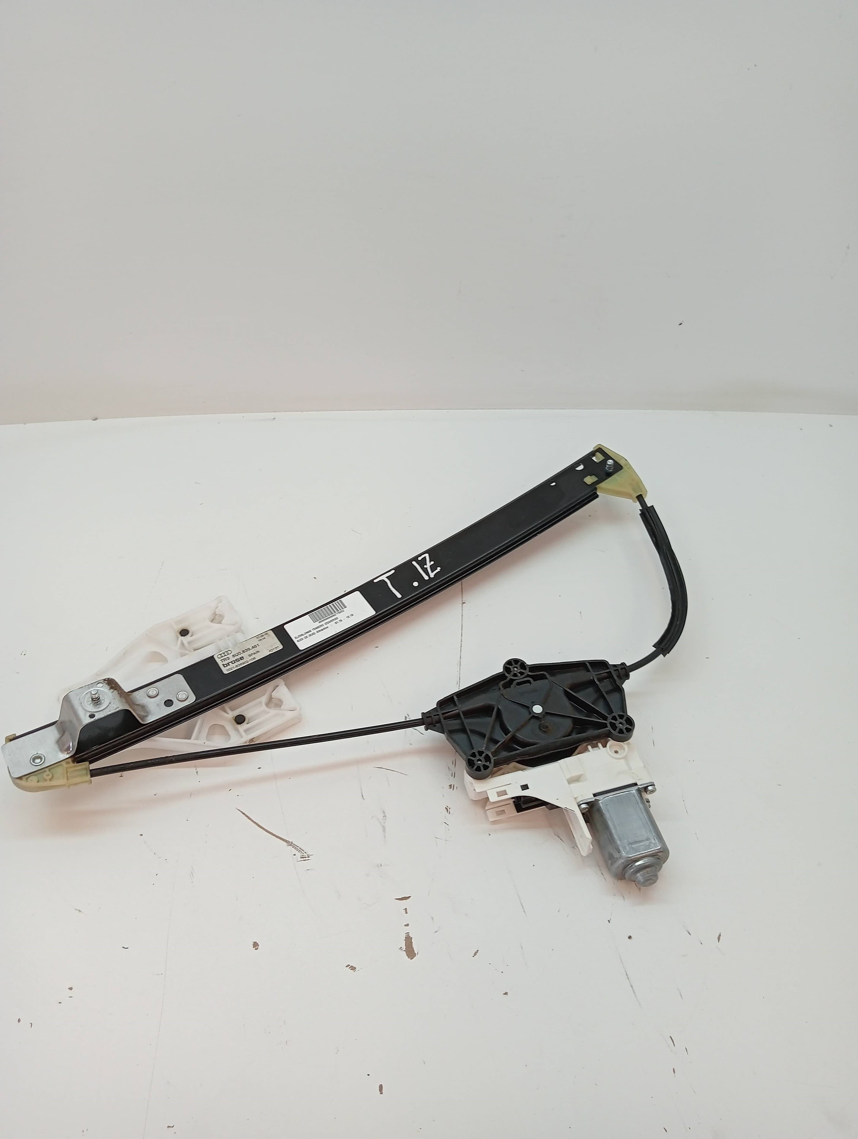 Elevalunas trasero izquierdo AUDI Q3 (8UG)