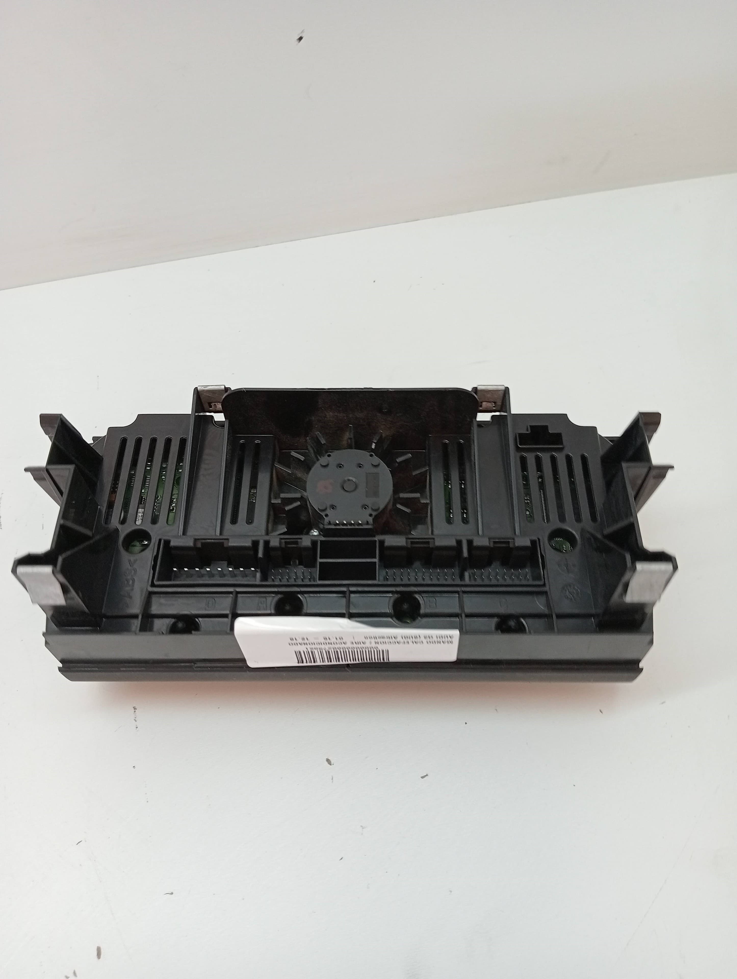 Recambio AUDI Q3 (8UG) ref. 8U0820043F 2