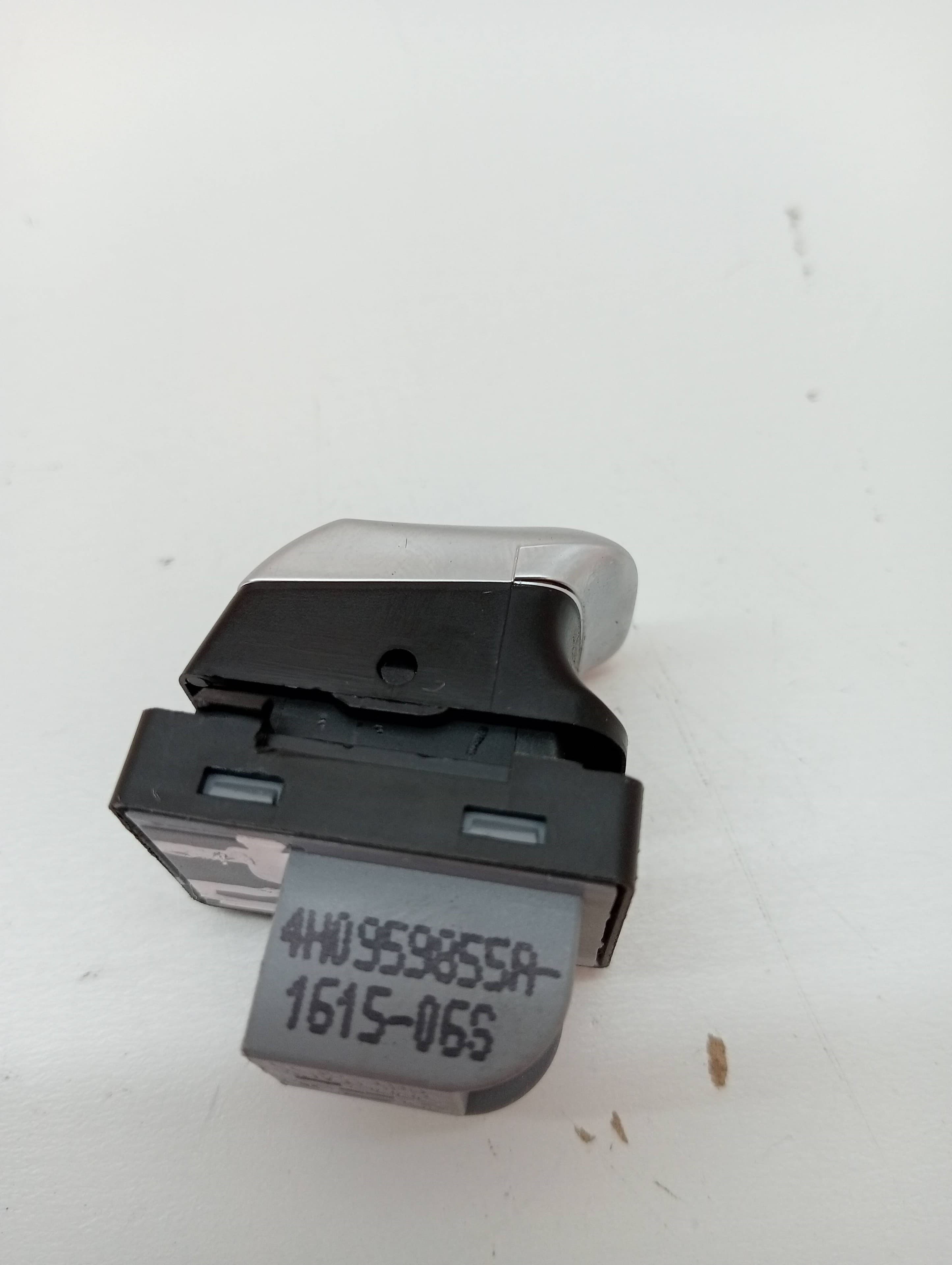 Mando elevalunas trasero derecho AUDI Q3 (8UG) 3