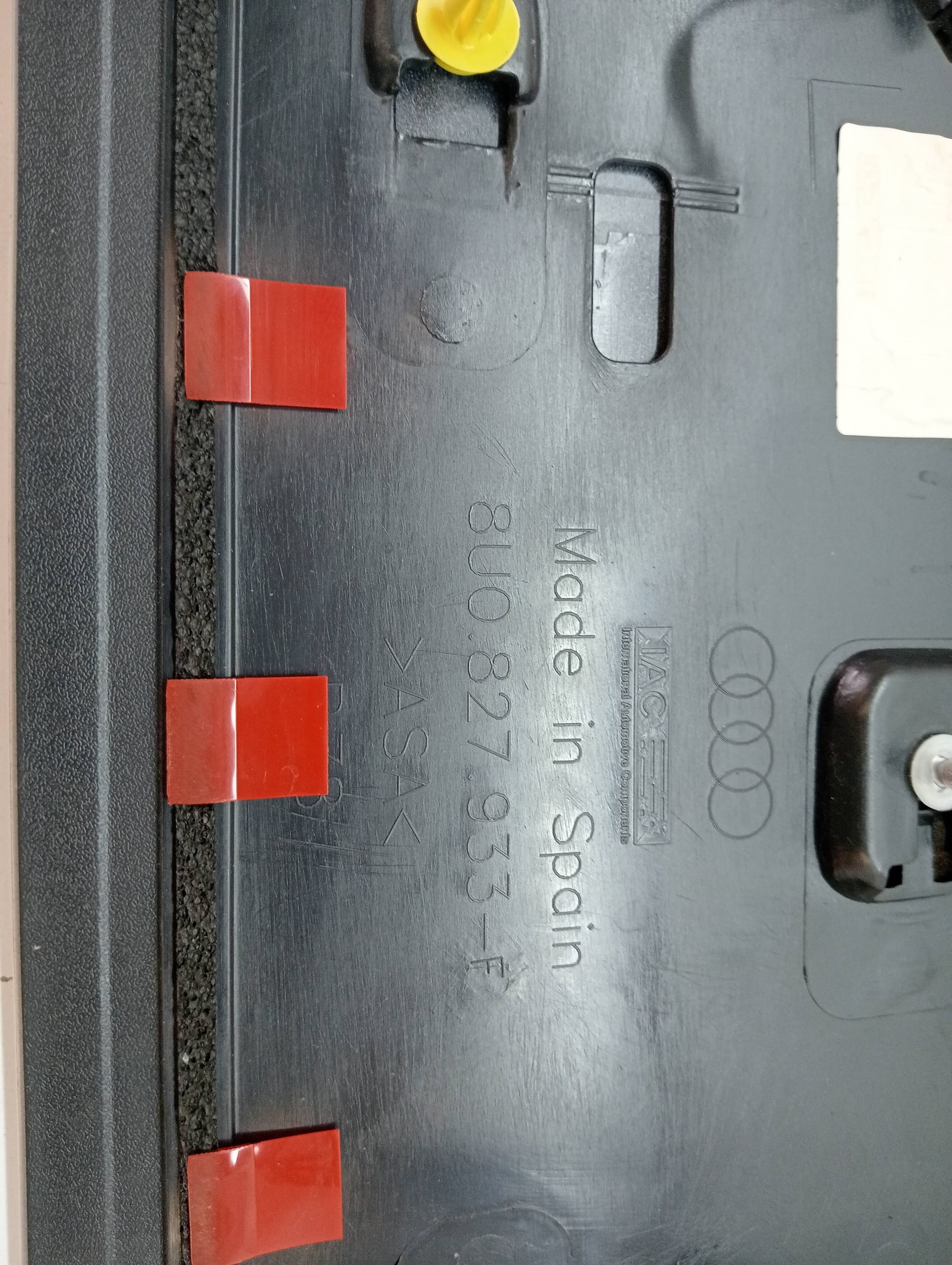 Aleron trasero AUDI Q3 (8UG) 2