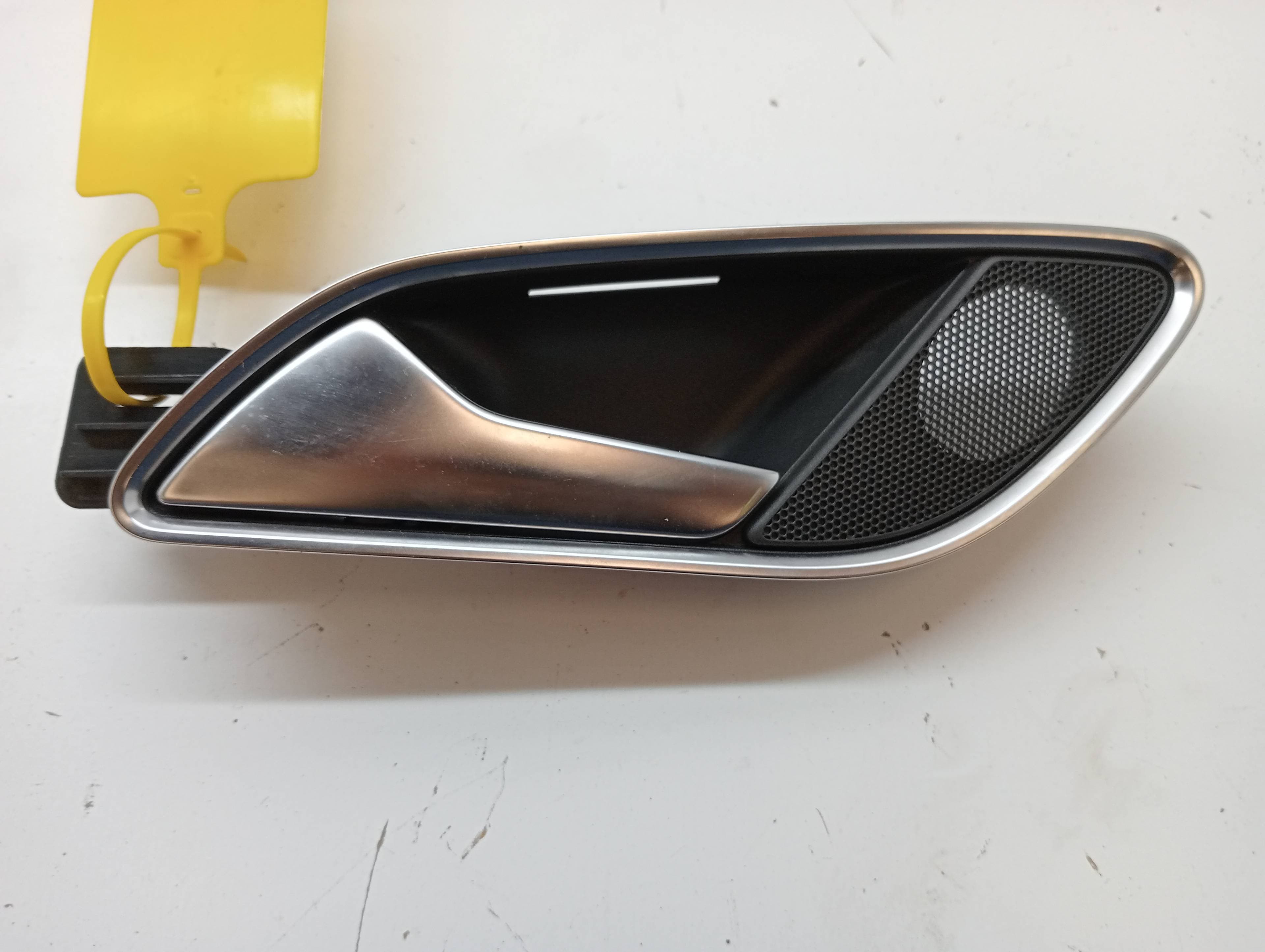 Maneta interior trasera izquierda AUDI Q3 (8UG)