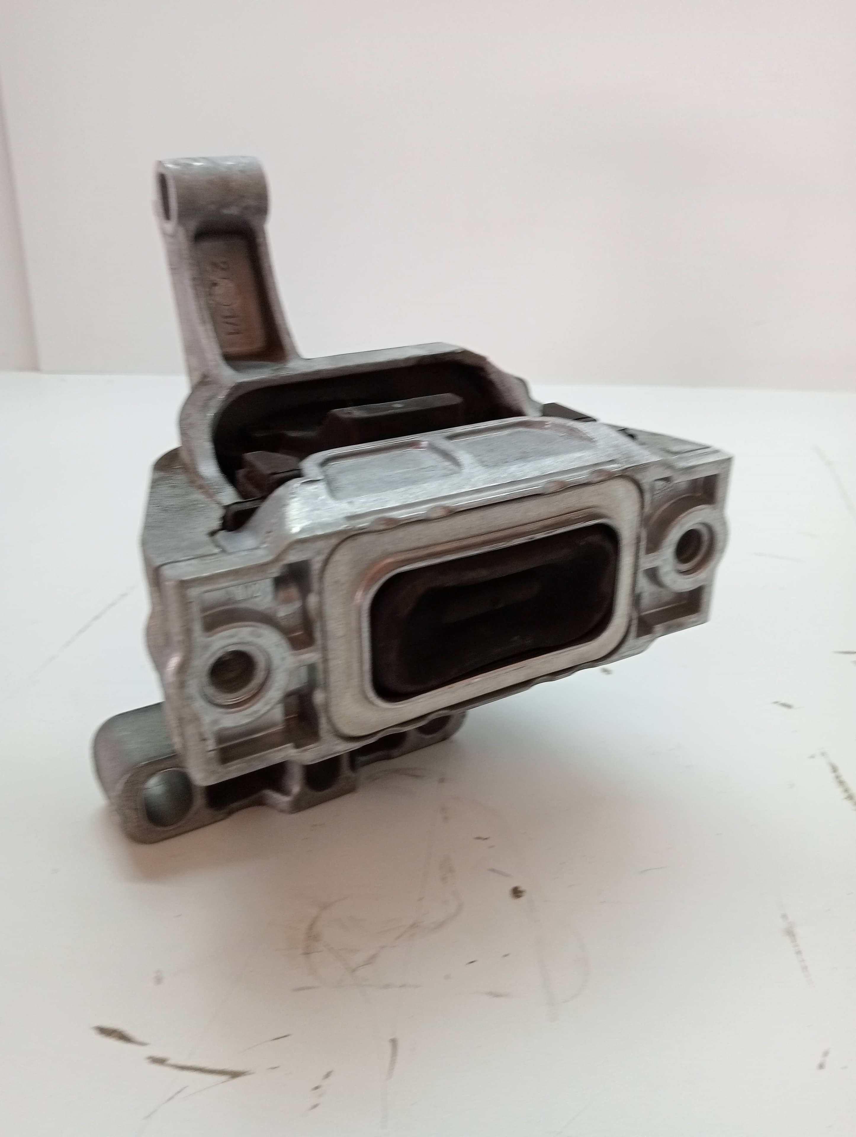 Soporte motor AUDI Q3 (8UG) 3