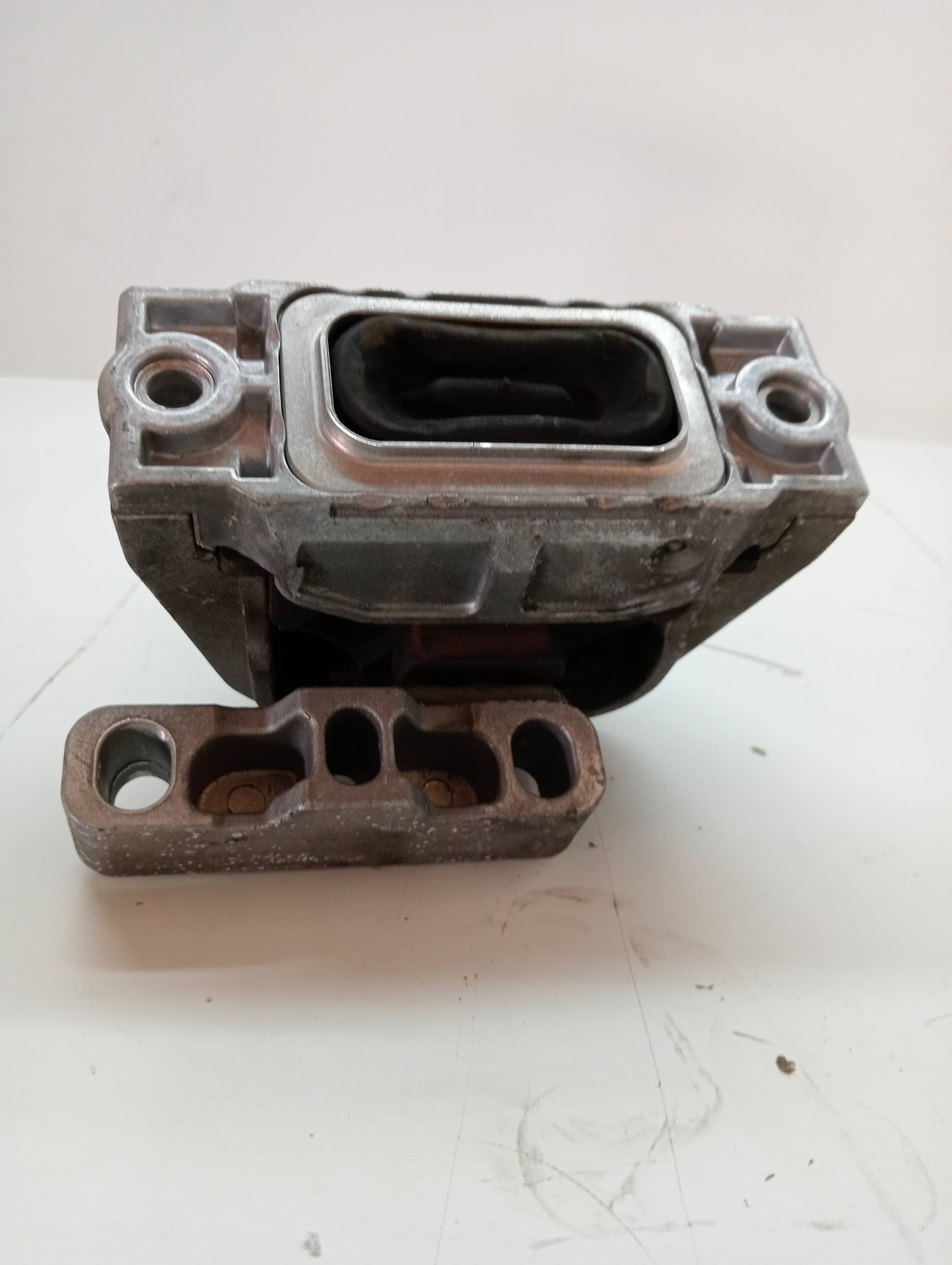 Soporte motor AUDI Q3 (8UG) 2