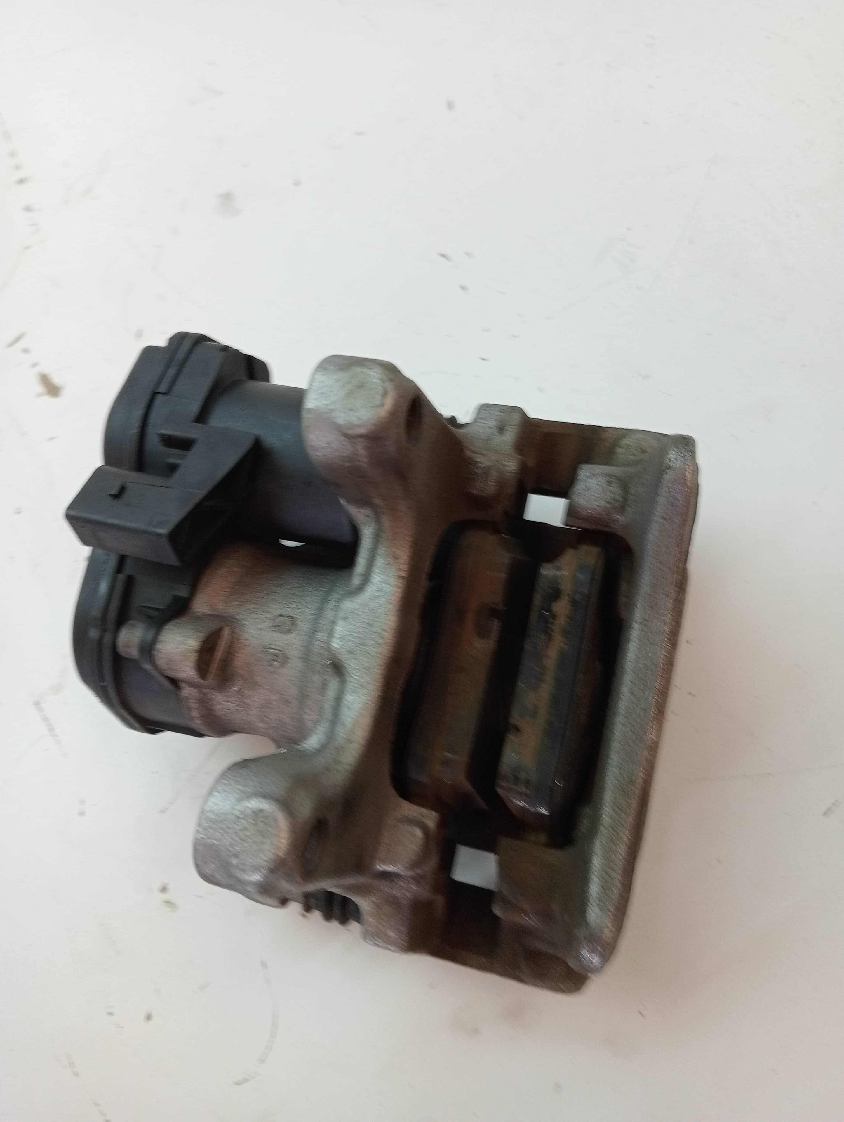 Recambio AUDI Q3 (8UG) ref. 8U0615404B 2
