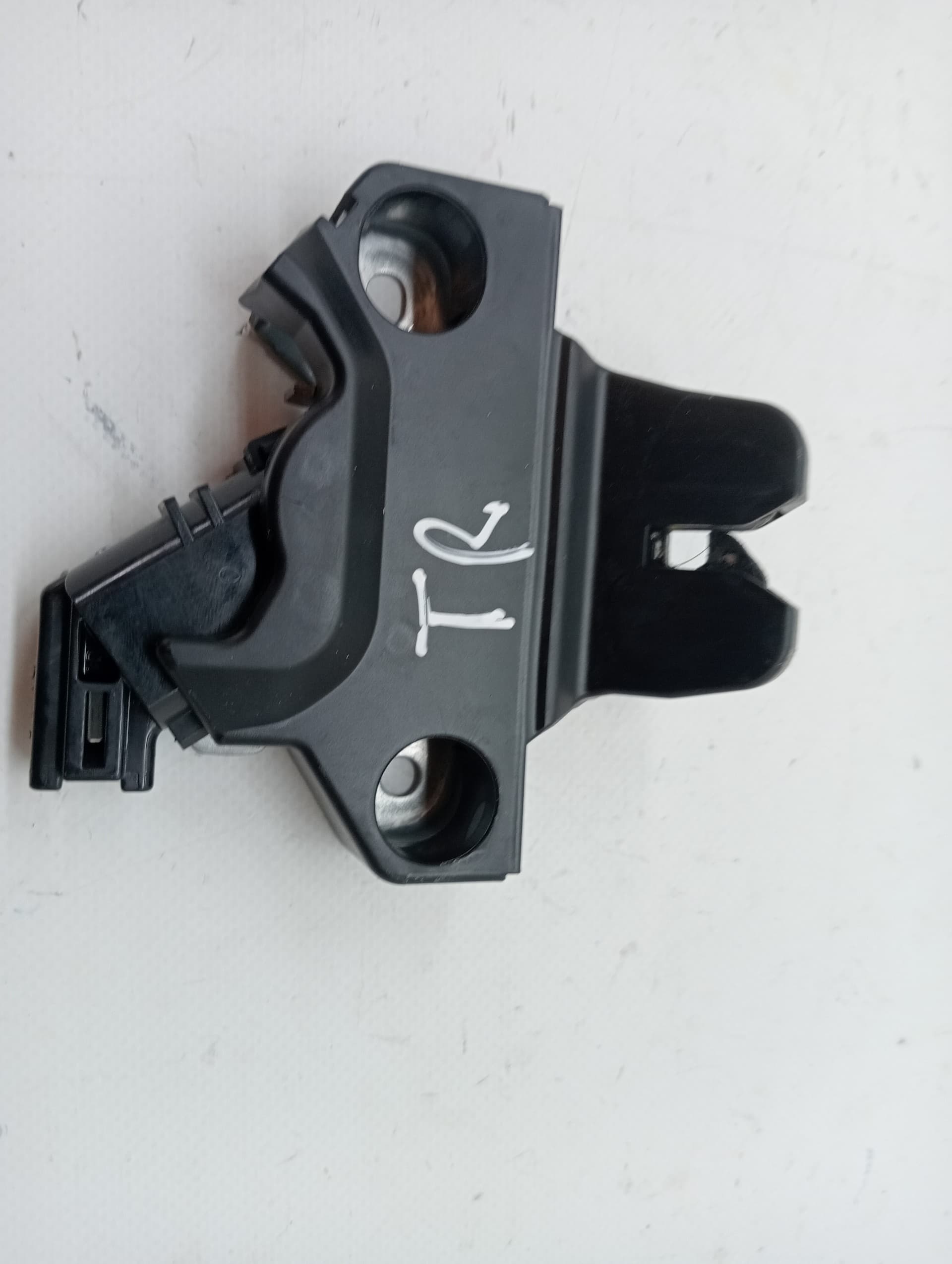 Cerradura maletero / porton TOYOTA COROLLA (E15) 2
