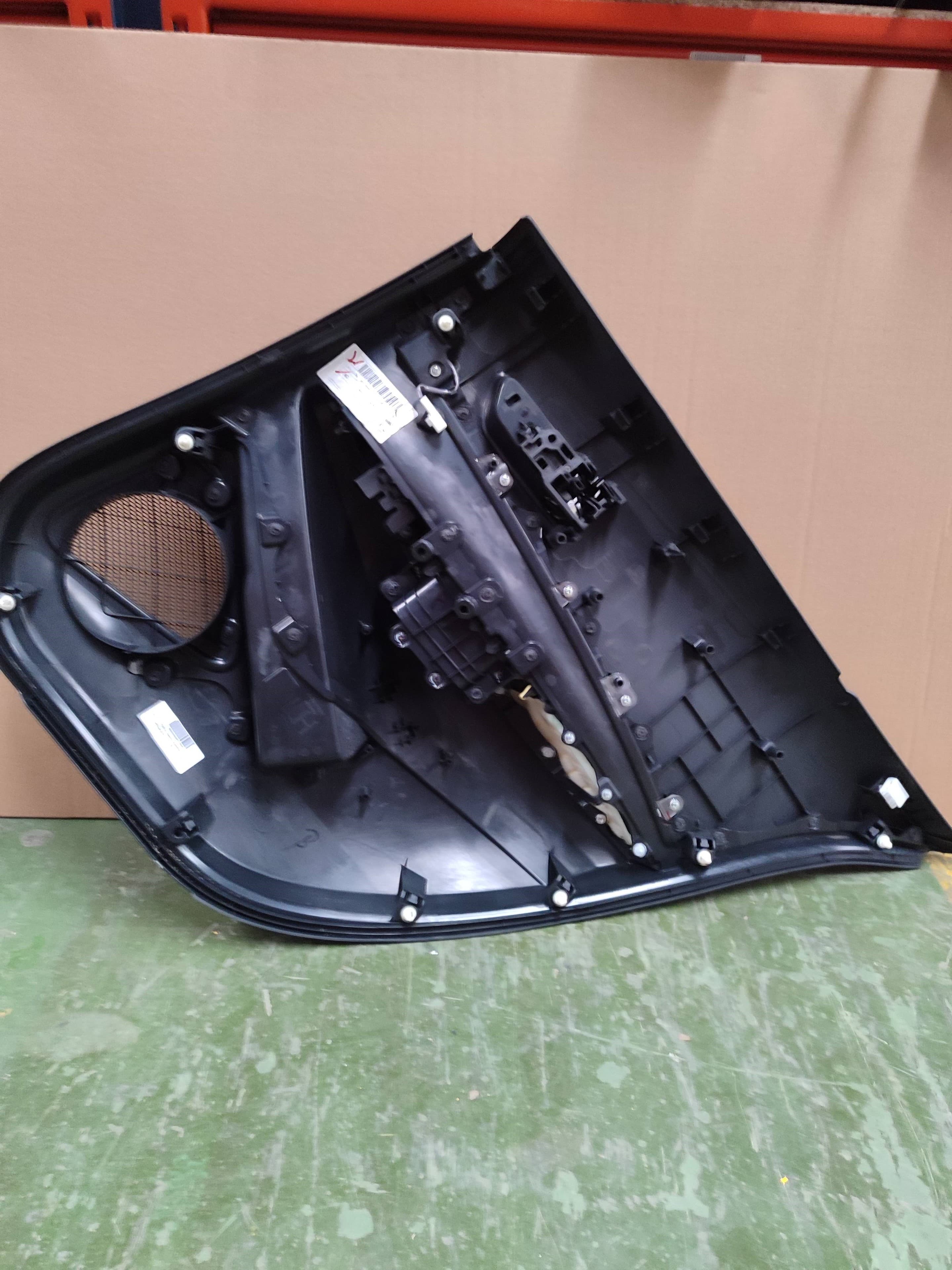 Recambio TOYOTA COROLLA (E15) ref. 6764002Z20C2 2