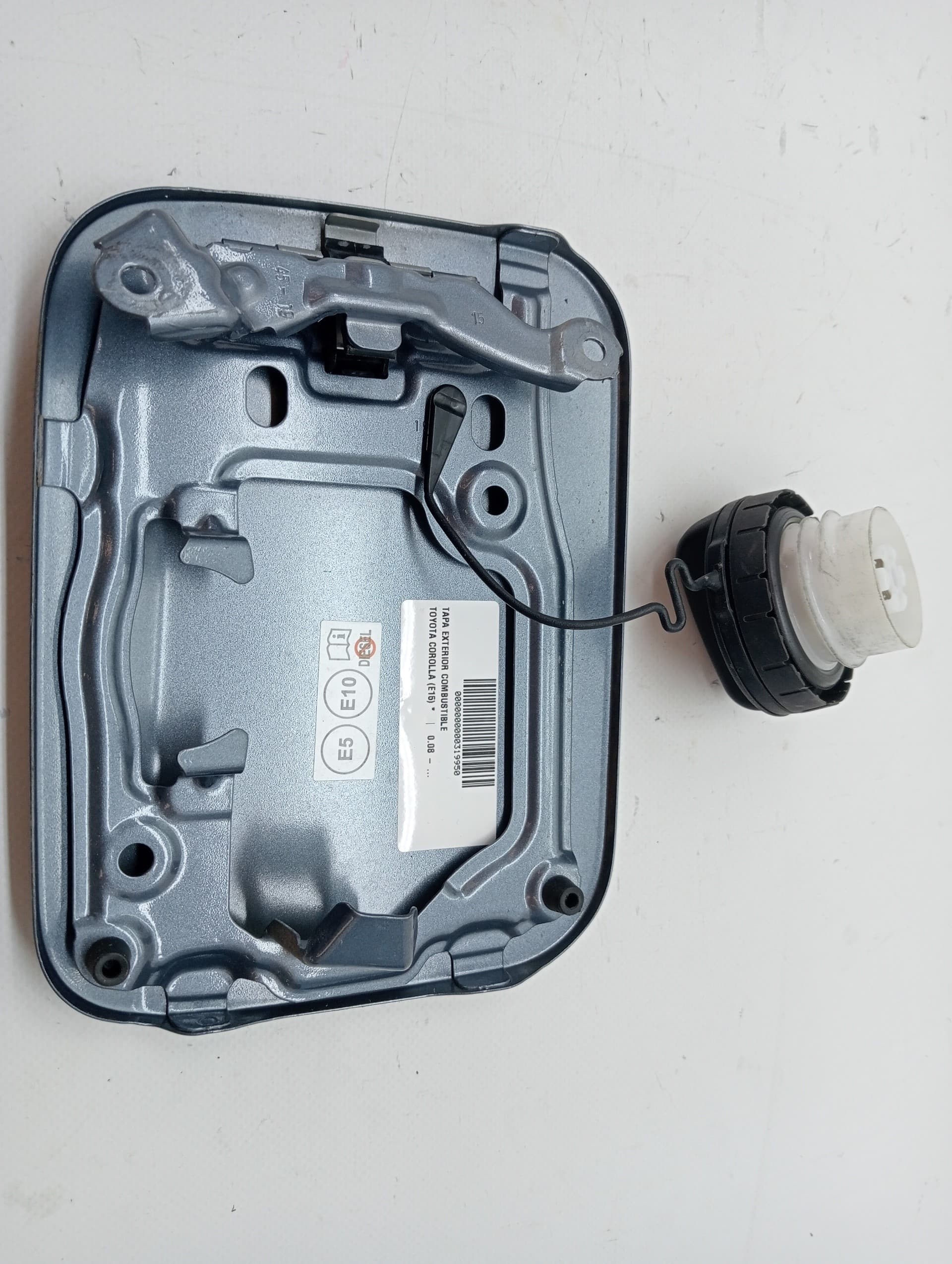 Tapa exterior combustible TOYOTA COROLLA (E15)