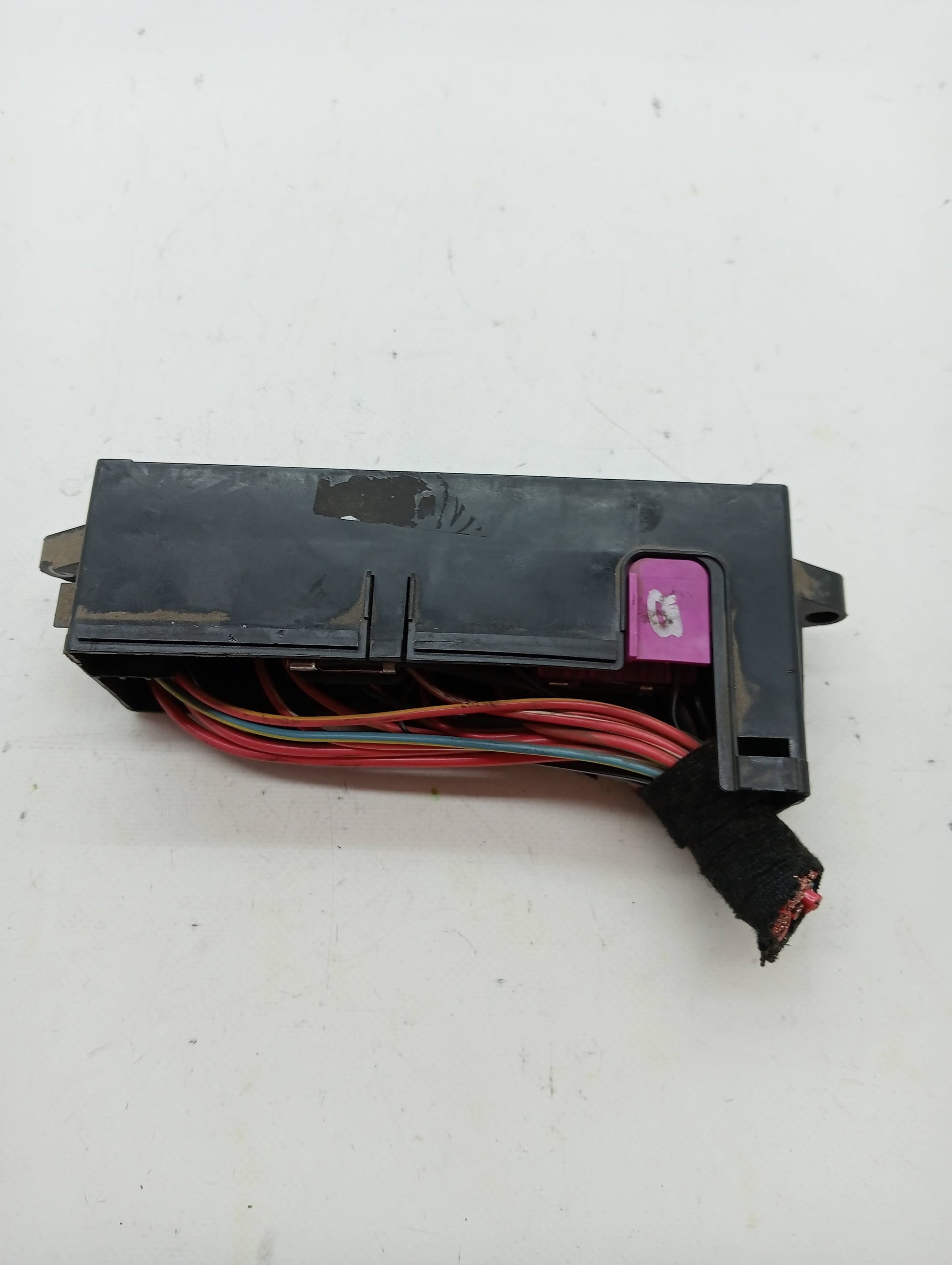 Caja reles / fusibles VOLKSWAGEN TOURAN (1T1) 3