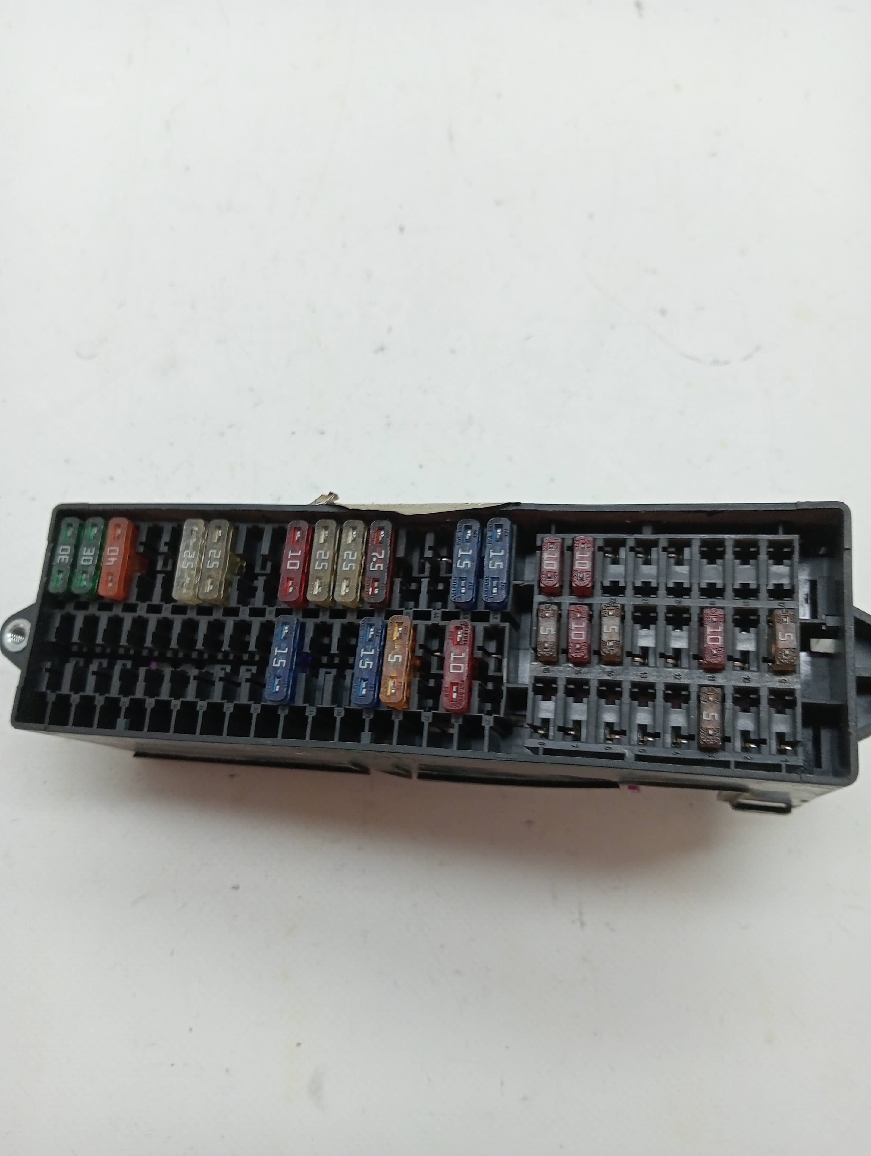 Caja reles / fusibles VOLKSWAGEN TOURAN (1T1) 2
