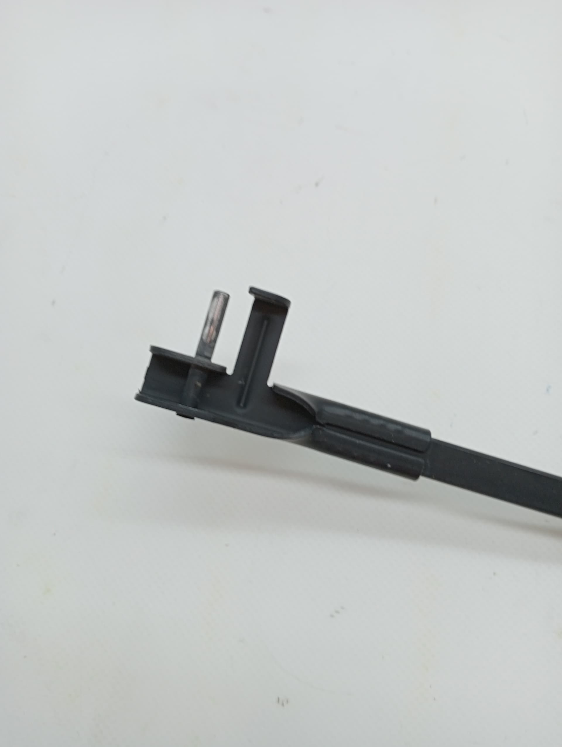 Brazo limpia delantero derecho VOLKSWAGEN TOURAN (1T1) 2
