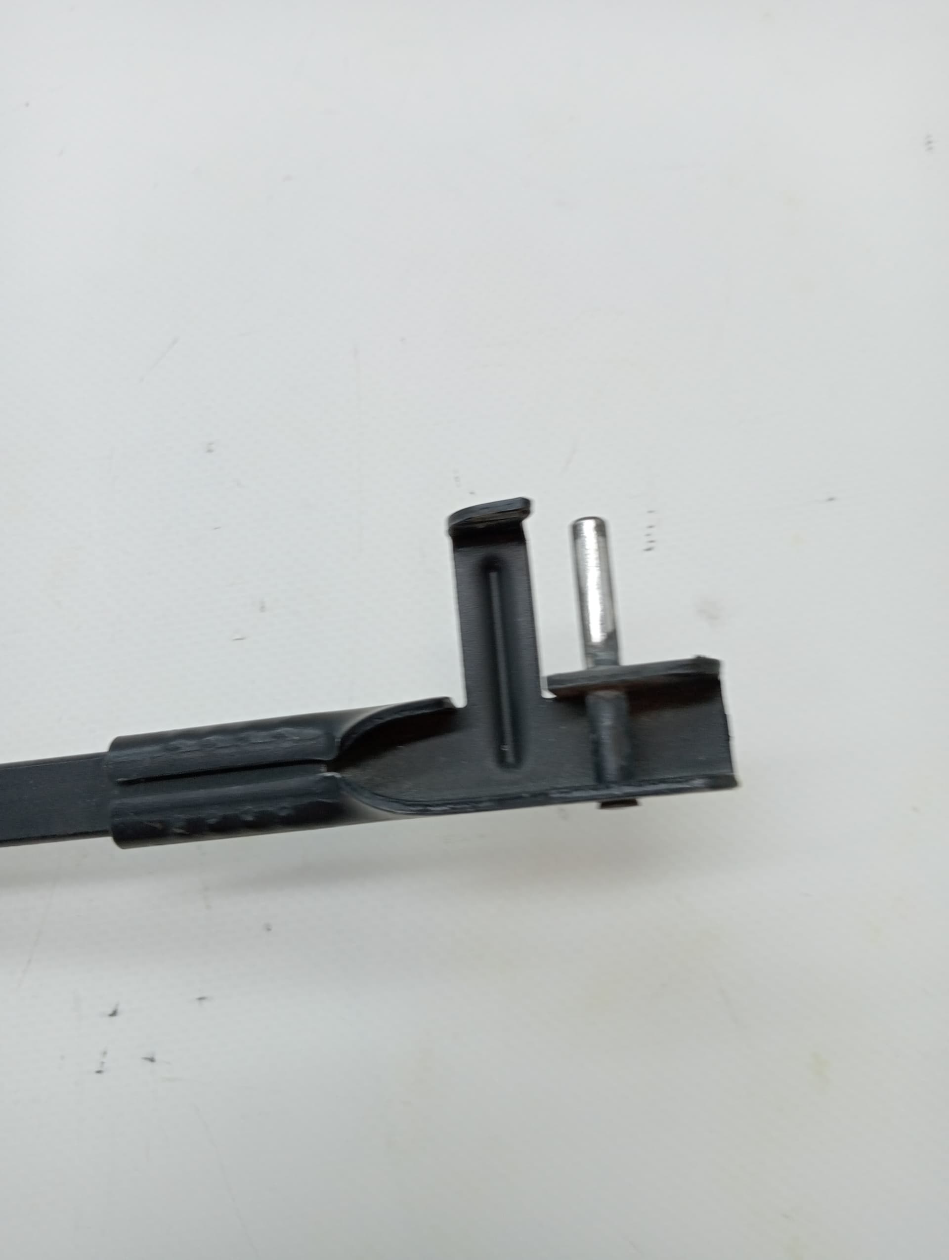 Brazo limpia delantero izquierdo VOLKSWAGEN TOURAN (1T1) 2