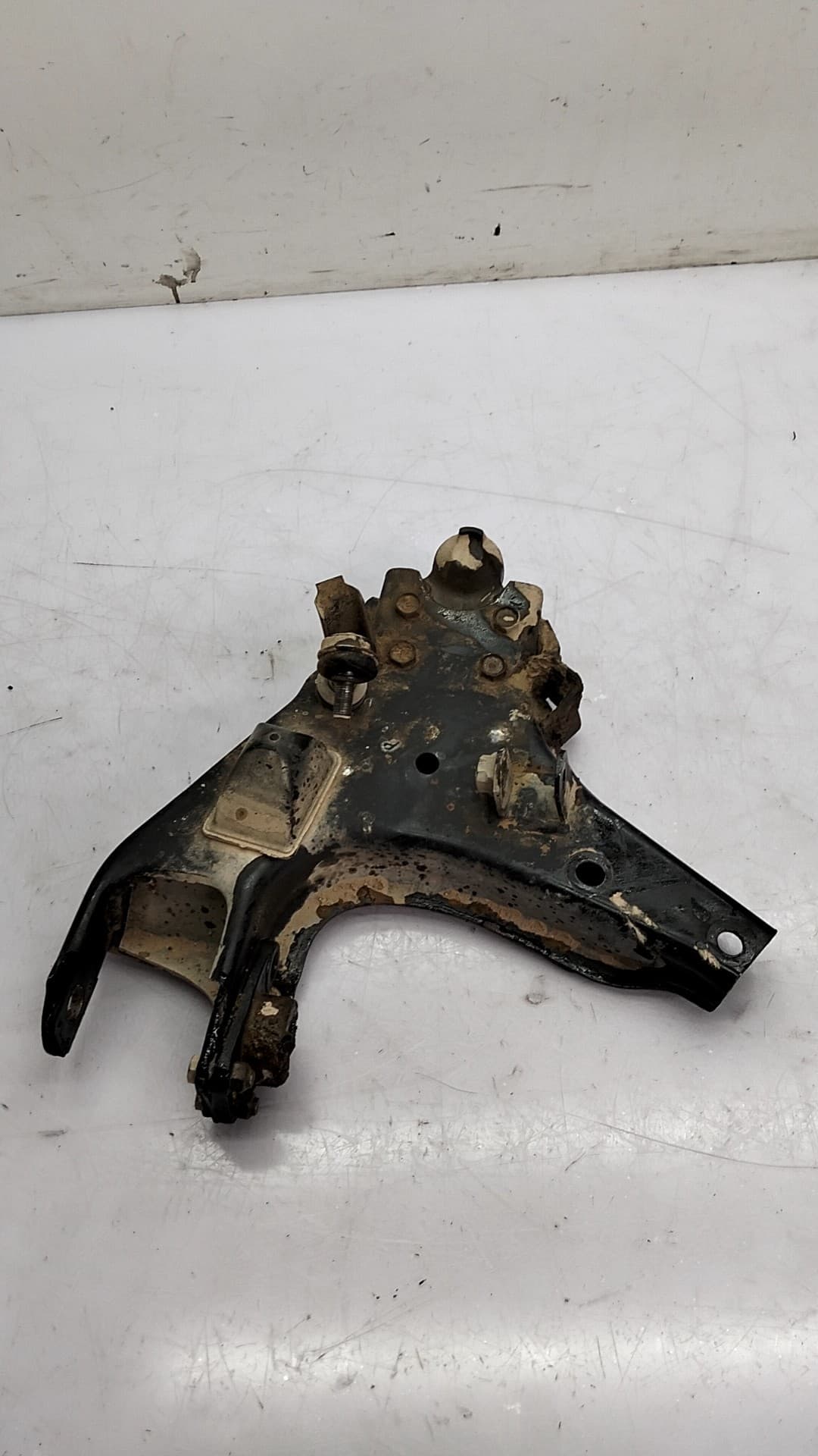 Brazo suspension inferior delantero derecho NISSAN TERRANO (WD21) 2