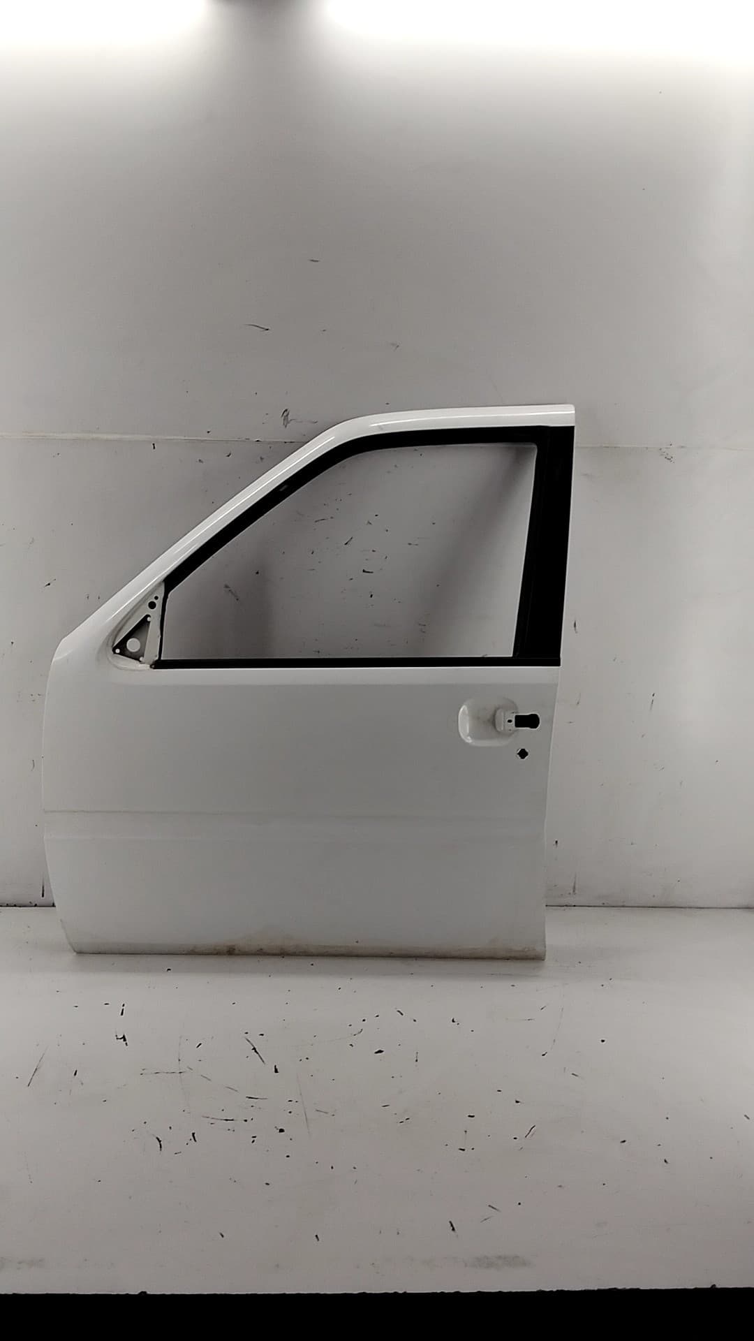 Puerta delantera izquierda NISSAN TERRANO (WD21)