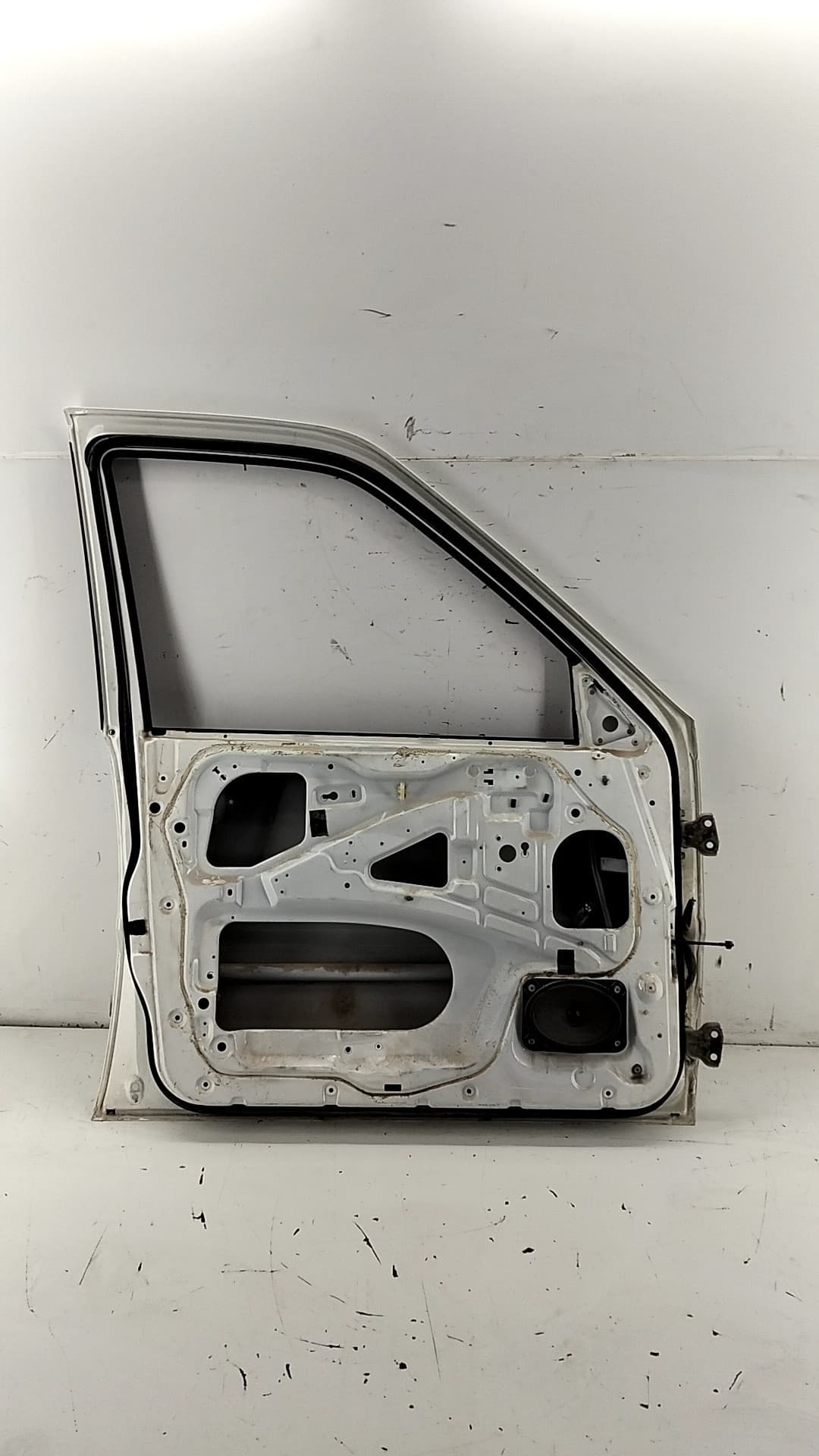 Puerta delantera izquierda NISSAN TERRANO (WD21) 3