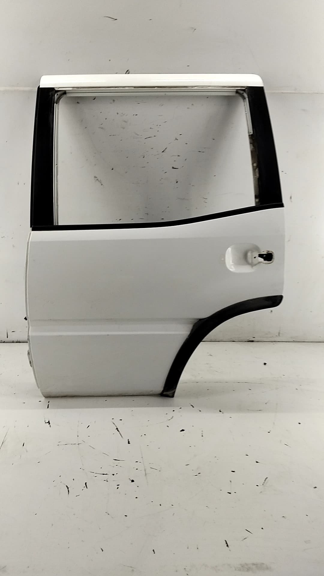 Puerta trasera izquierda NISSAN TERRANO (WD21)