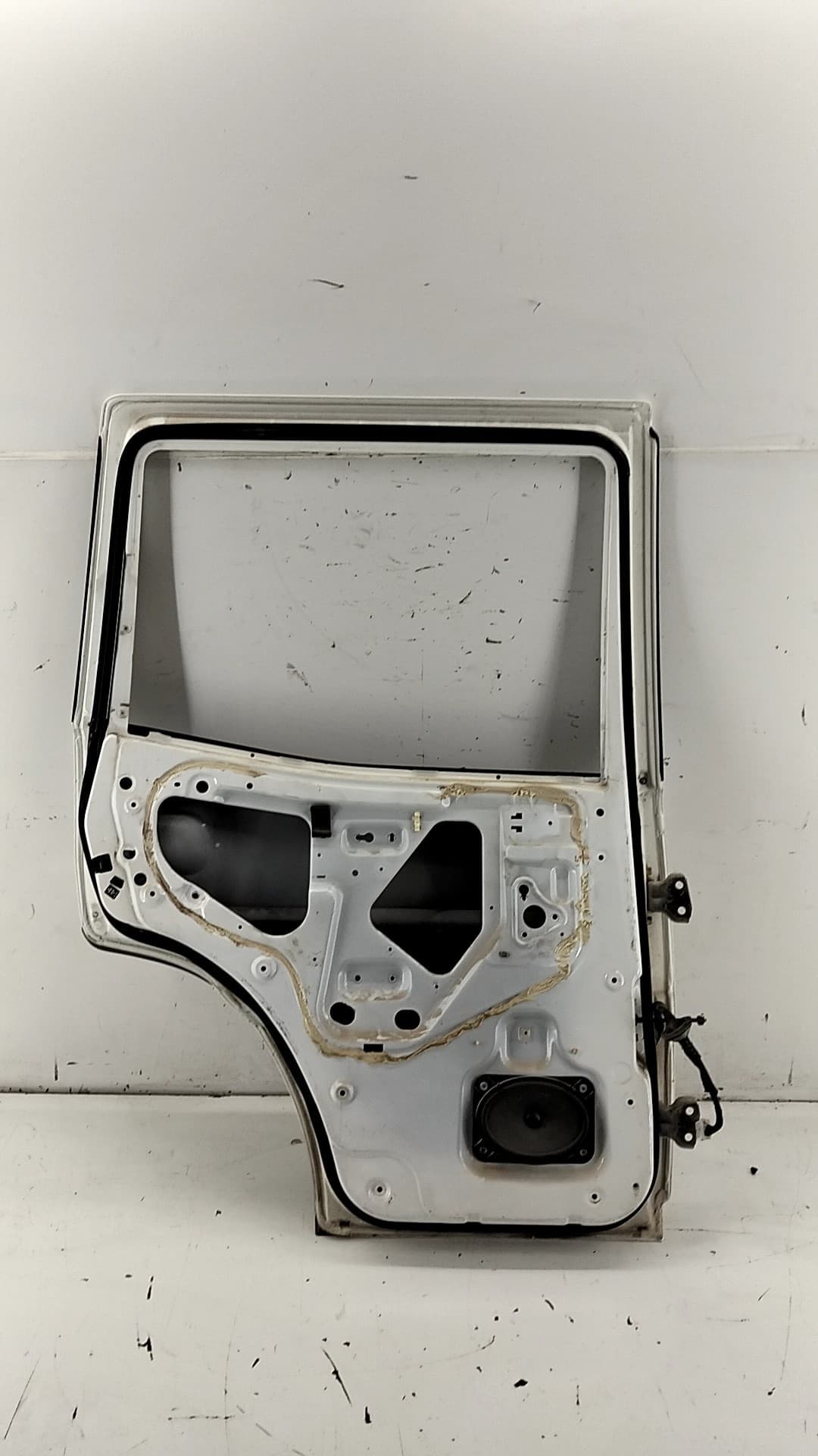 Puerta trasera izquierda NISSAN TERRANO (WD21) 3