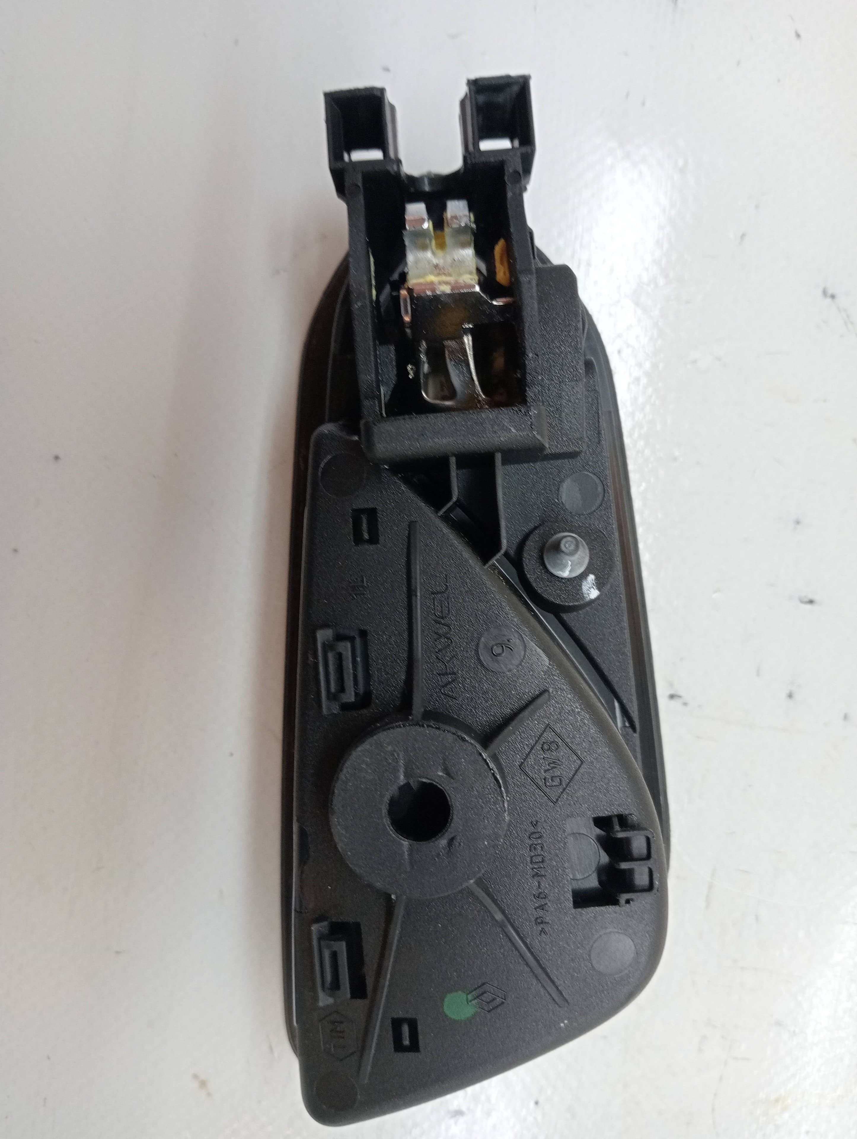 Maneta interior delantera izquierda RENAULT CLIO IV 2
