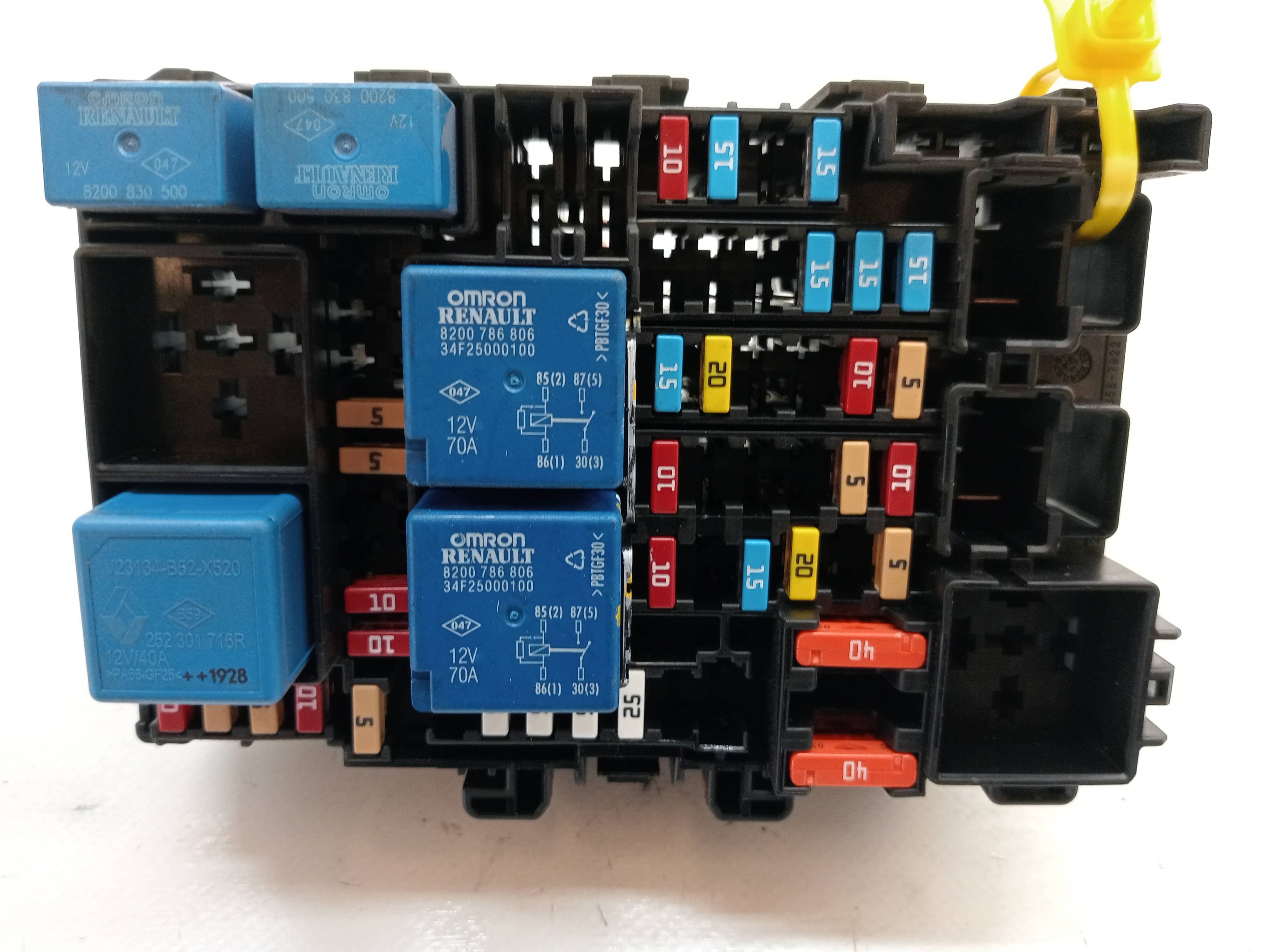 Caja reles / fusibles RENAULT CLIO IV