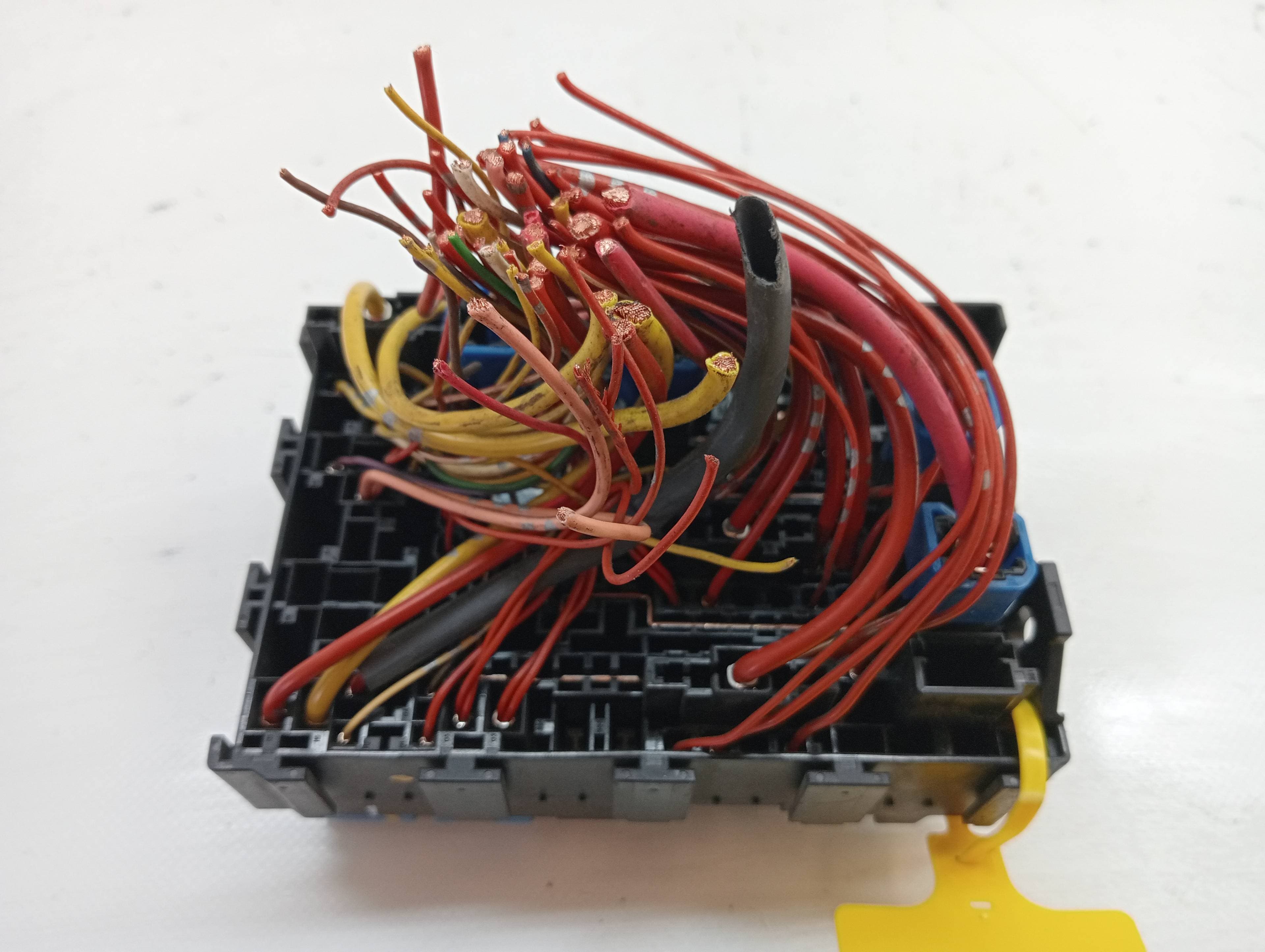 Caja reles / fusibles RENAULT CLIO IV 2