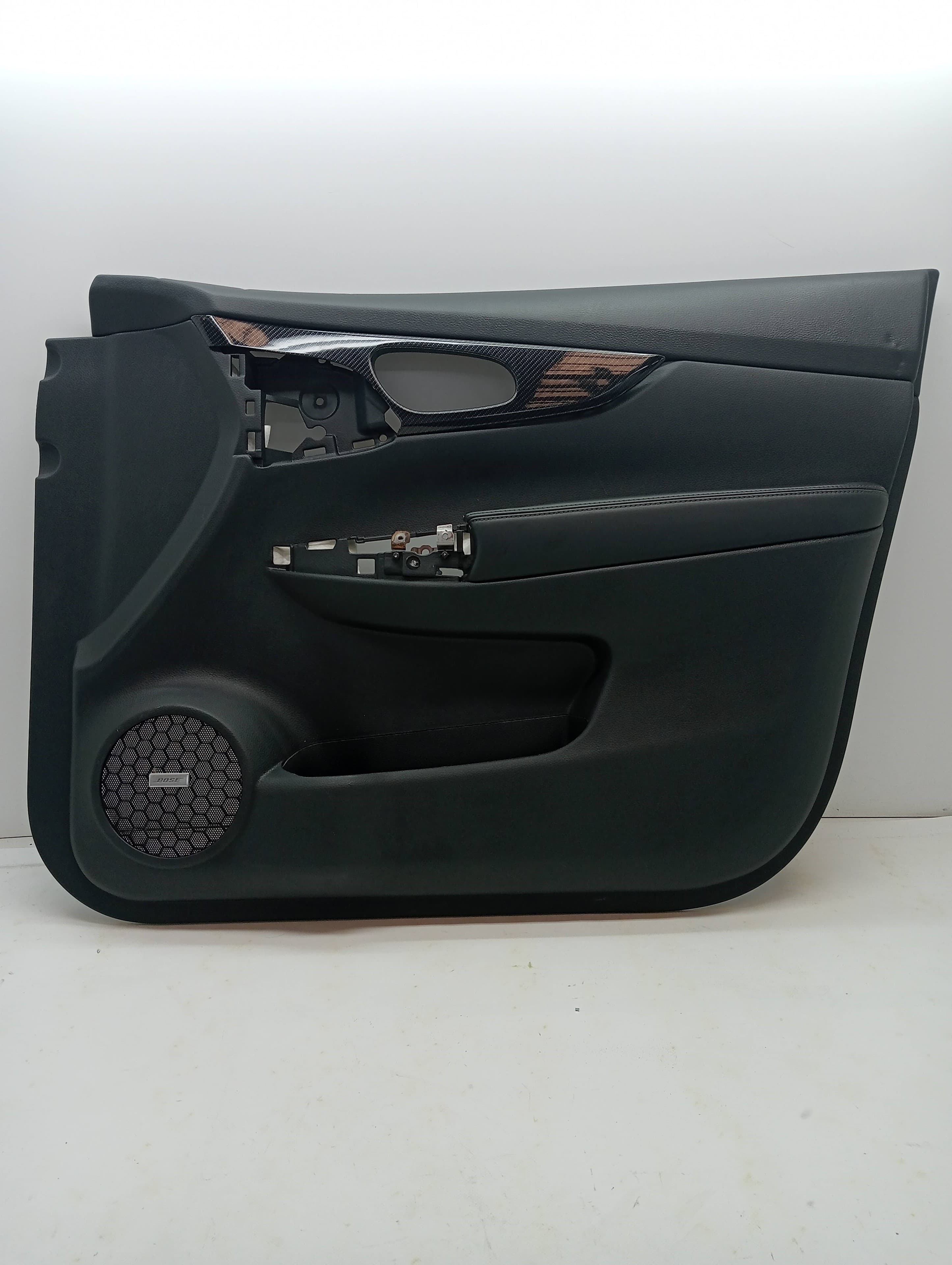 Guarnecido puerta delantera derecha NISSAN X-TRAIL (T32)