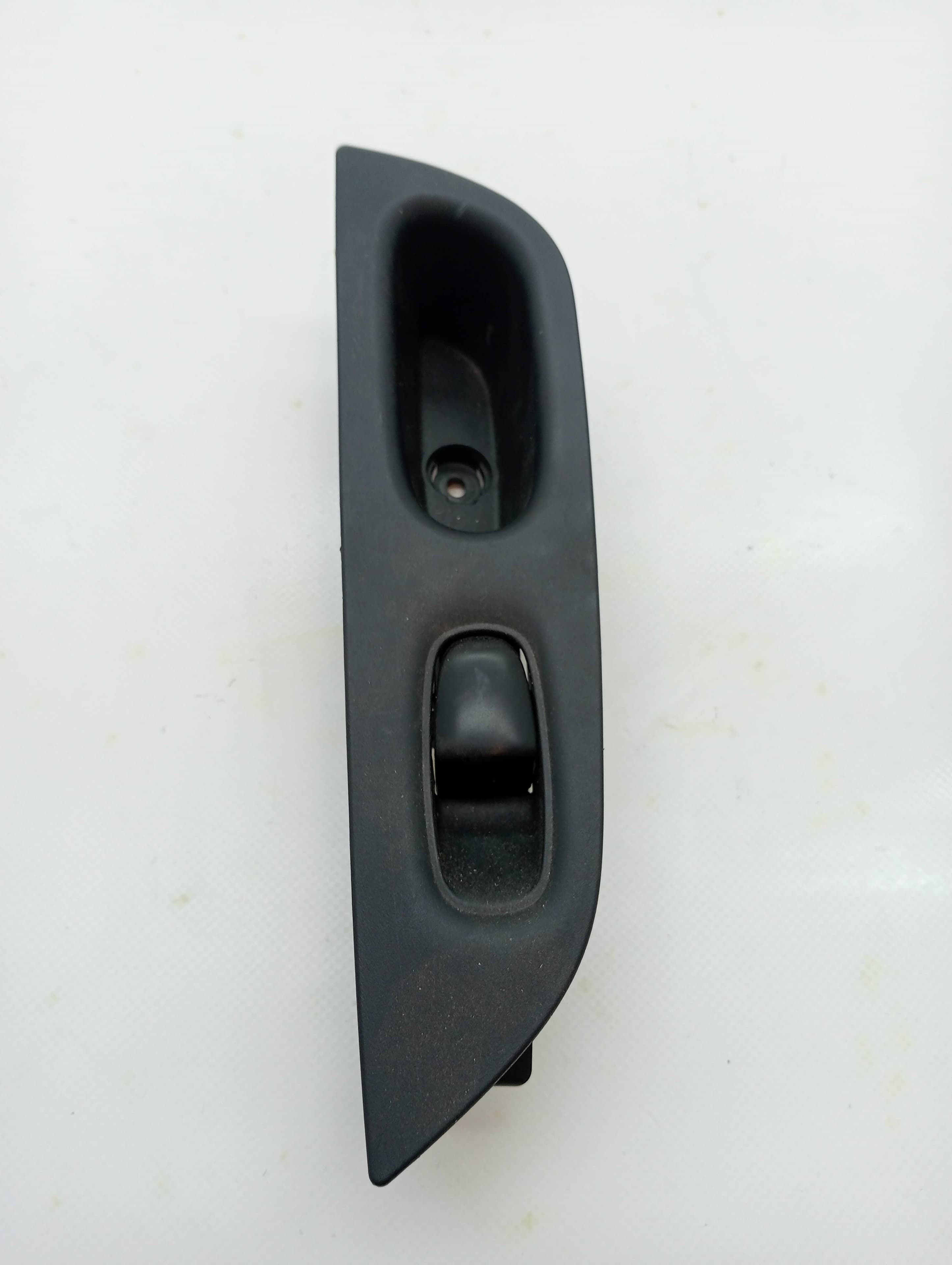 Mando elevalunas trasero derecho NISSAN X-TRAIL (T32)