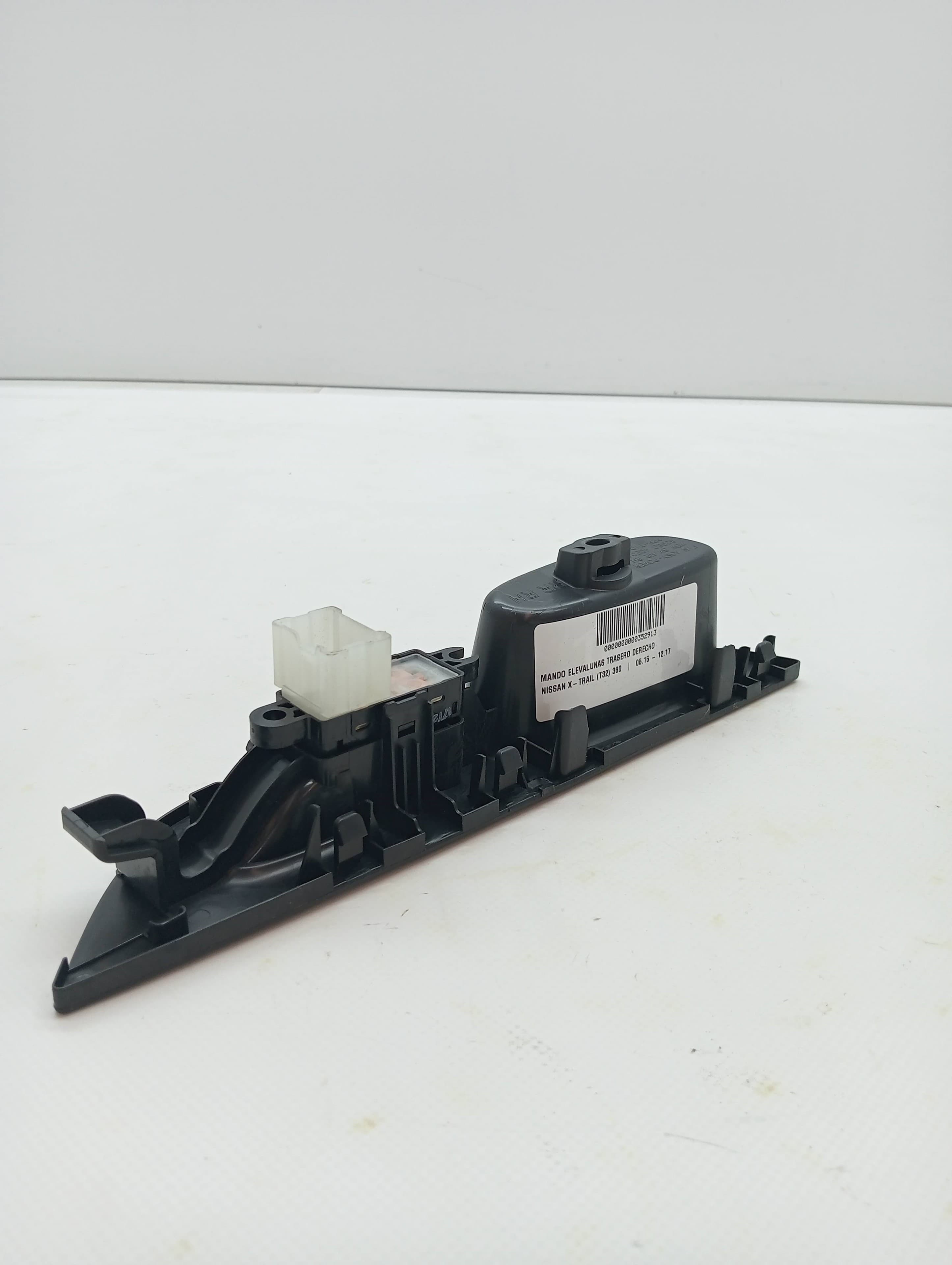 Mando elevalunas trasero derecho NISSAN X-TRAIL (T32) 2