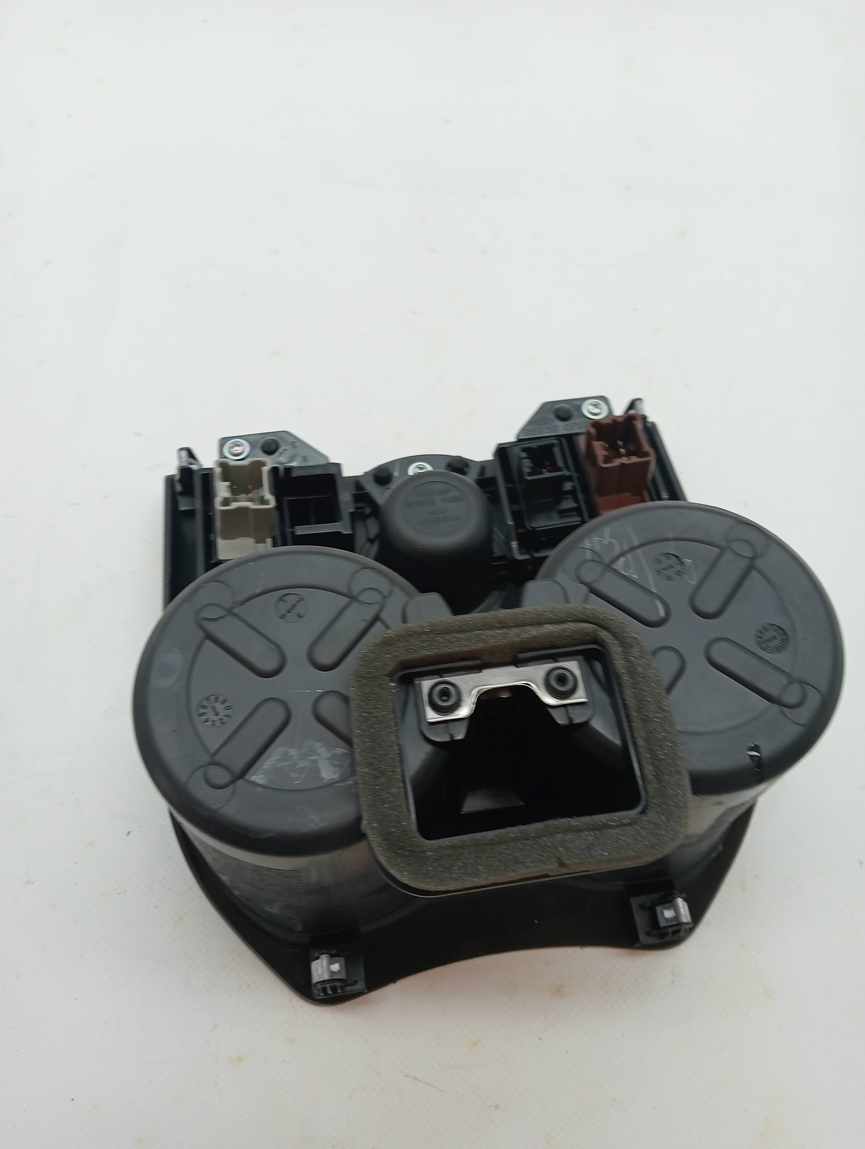 Consola central NISSAN X-TRAIL (T32) 3