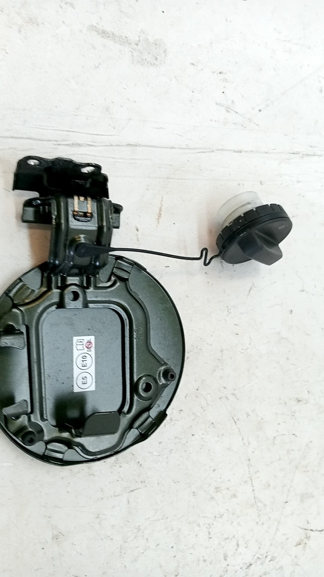 Tapa exterior combustible LEXUS UX 2