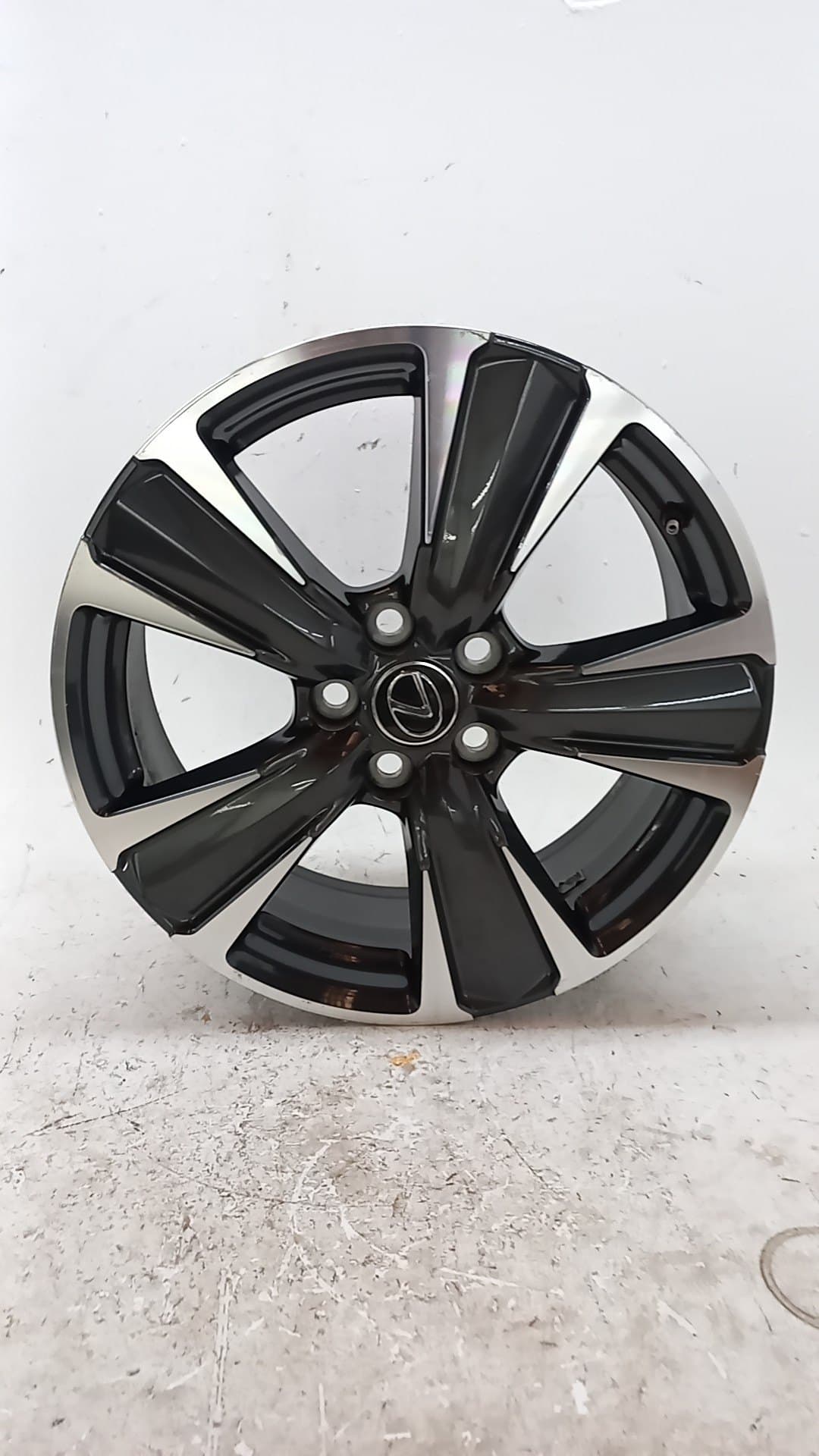 Llanta LEXUS UX