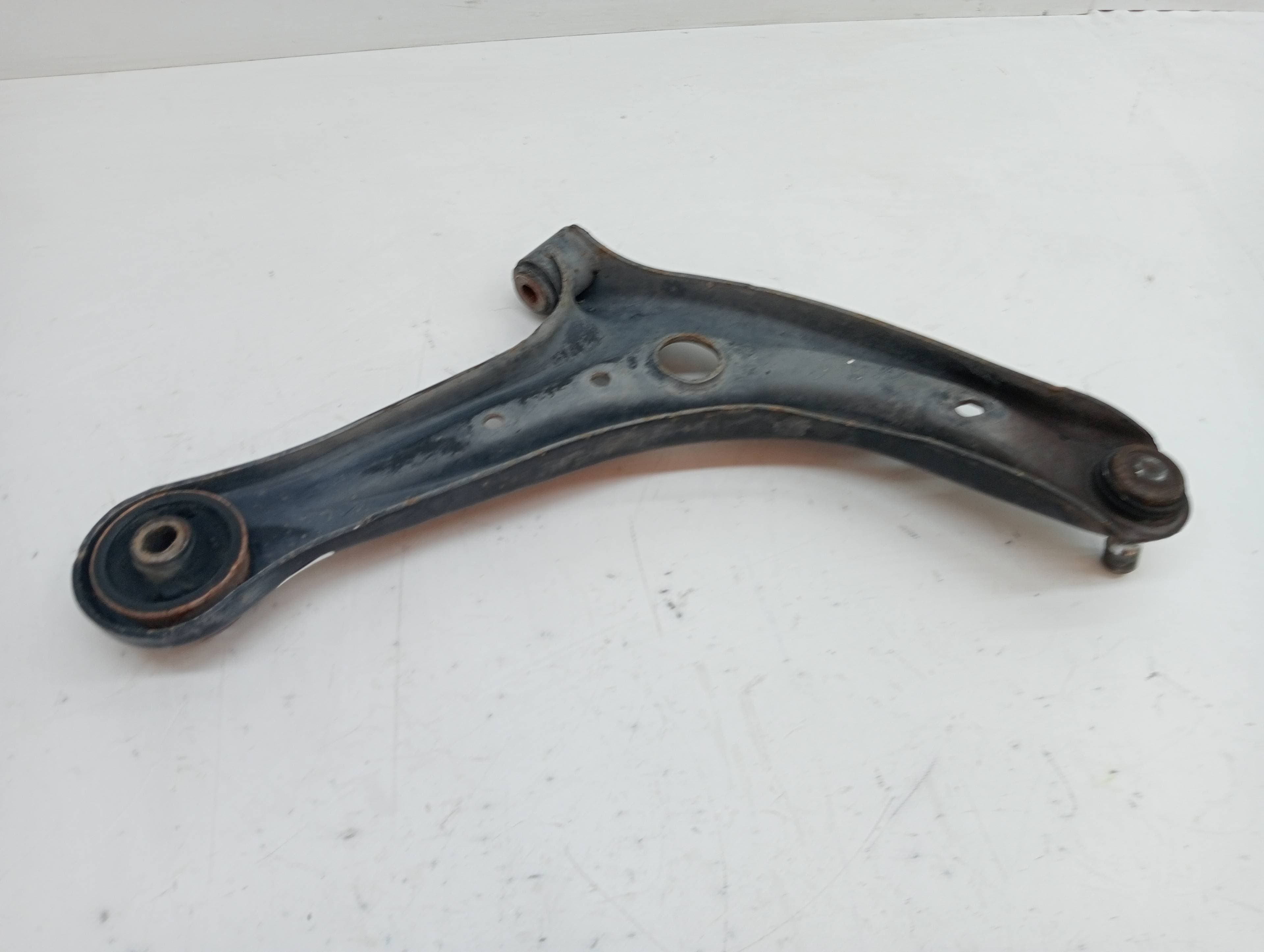 Brazo suspension inferior delantero izquierdo MAZDA 2 LIM 3