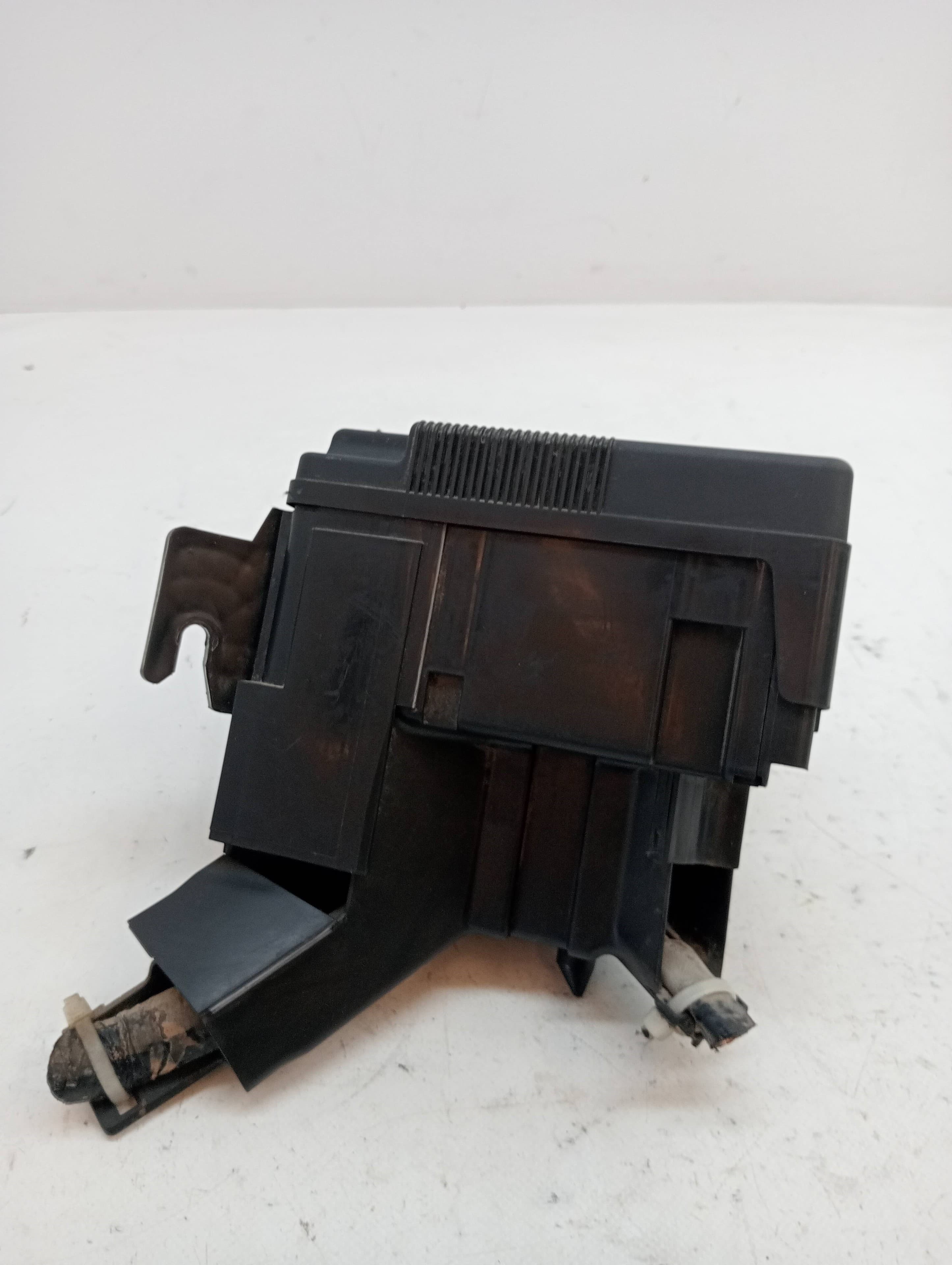 Caja reles / fusibles MAZDA 2 LIM 3