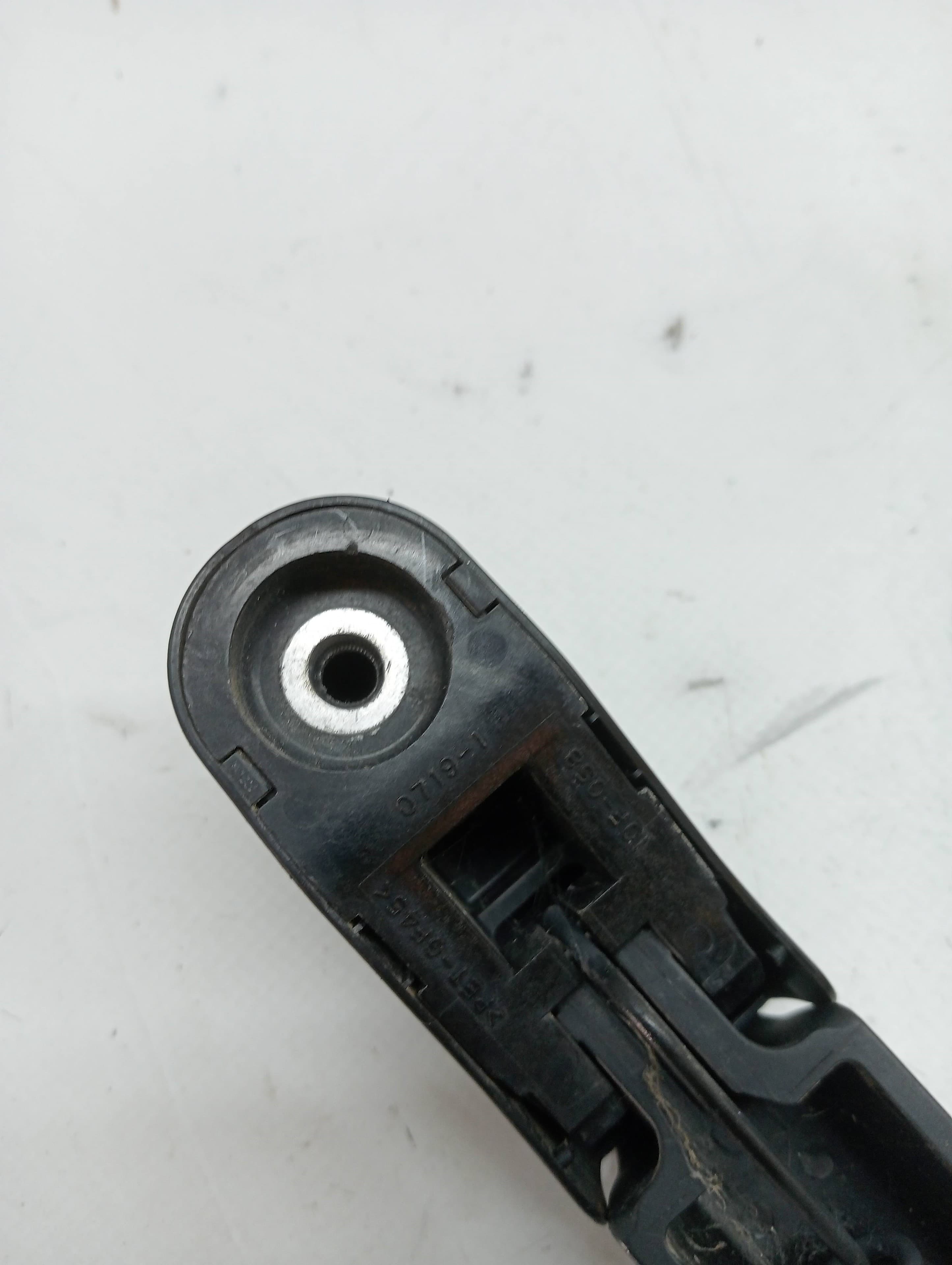 Brazo limpia trasero MAZDA 2 LIM 2