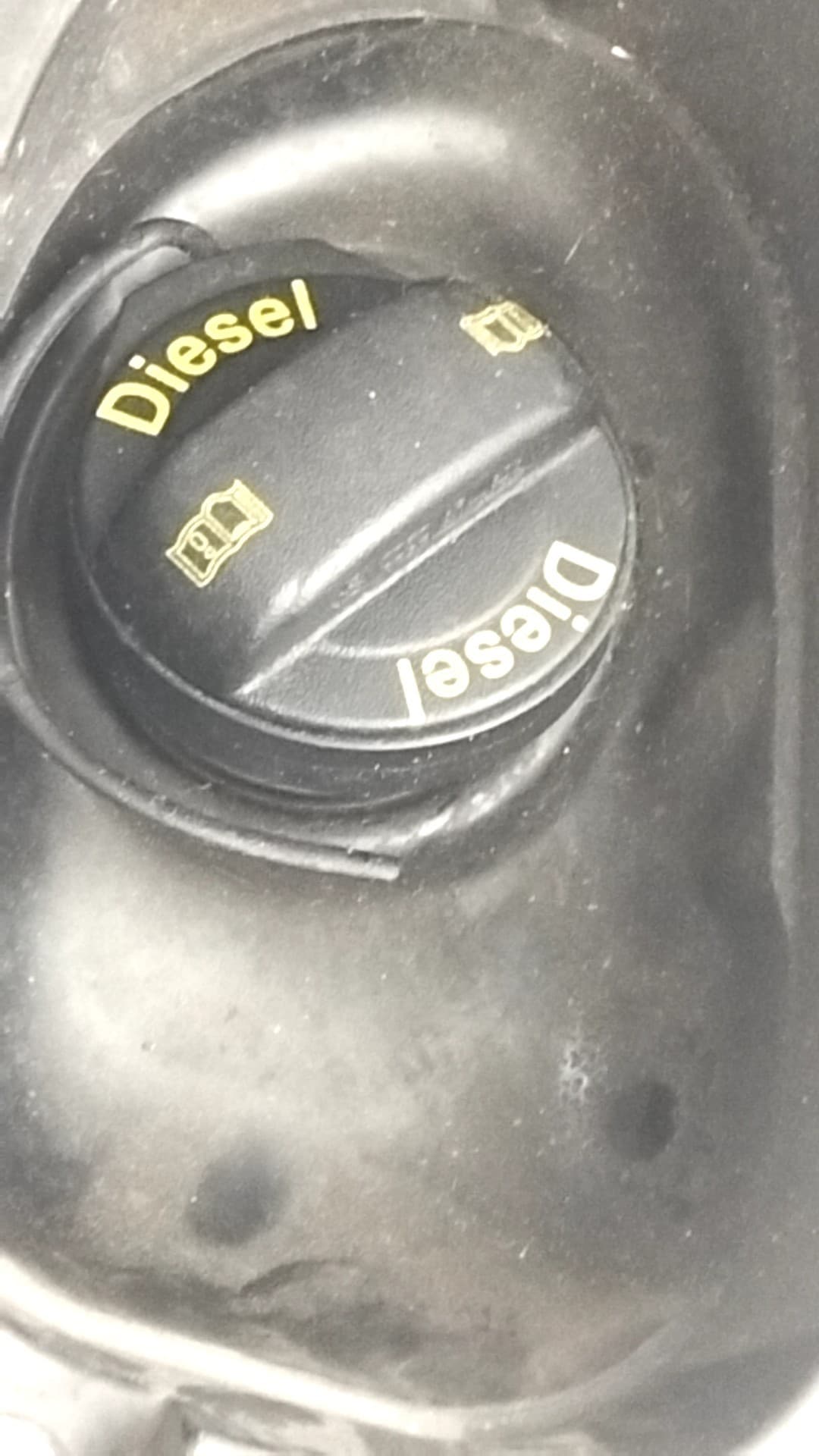 Tapa exterior combustible VOLKSWAGEN GOLF VII LIM. 2