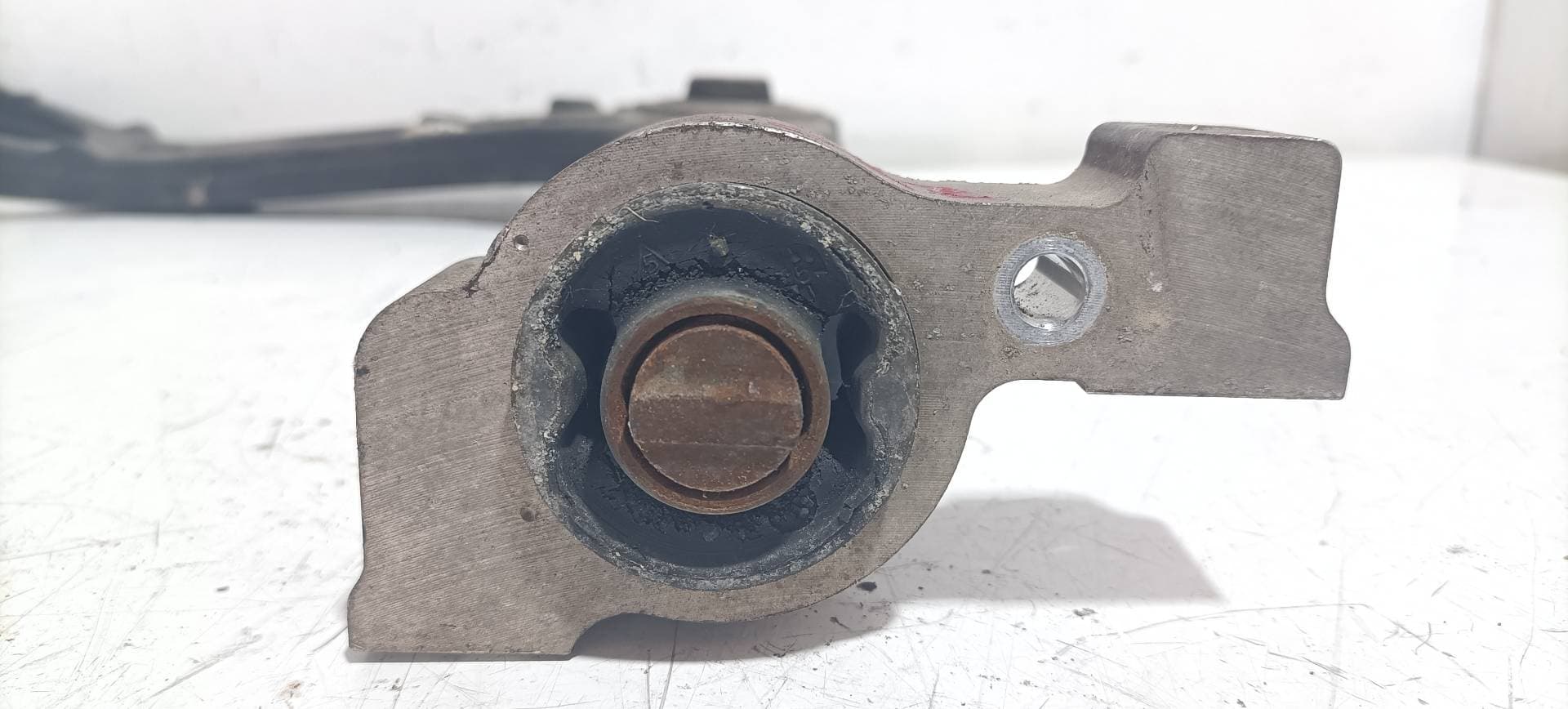 Brazo suspension inferior delantero izquierdo PEUGEOT 407 2
