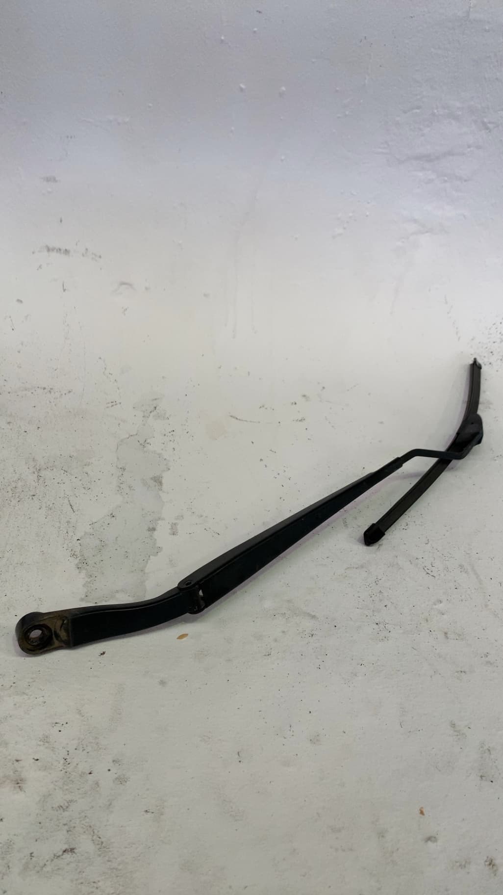 Brazo limpia delantero izquierdo NISSAN NV 200 (M20)